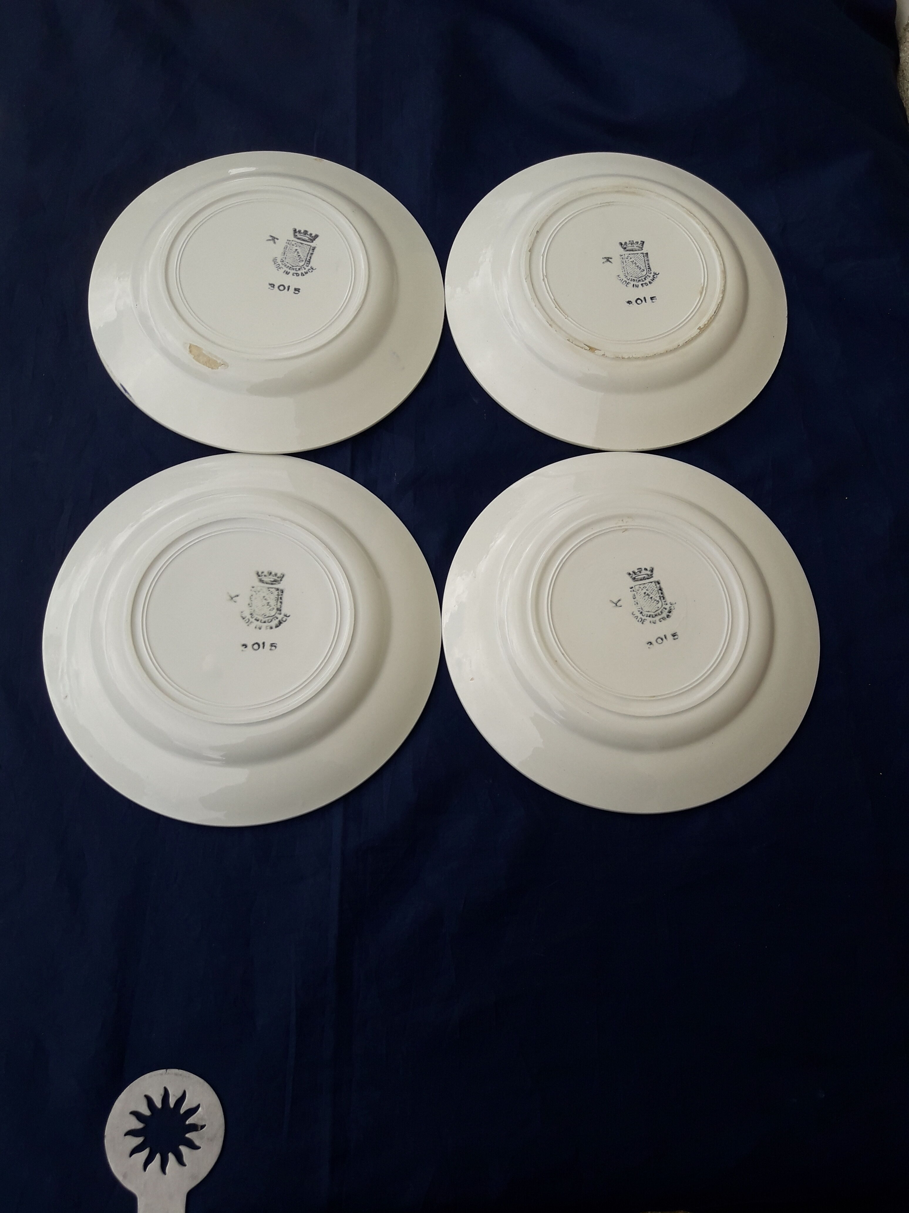 4 hollow plates in earthenware from Saint Amand model 3015 blue pink pattern diam 19.2 cm