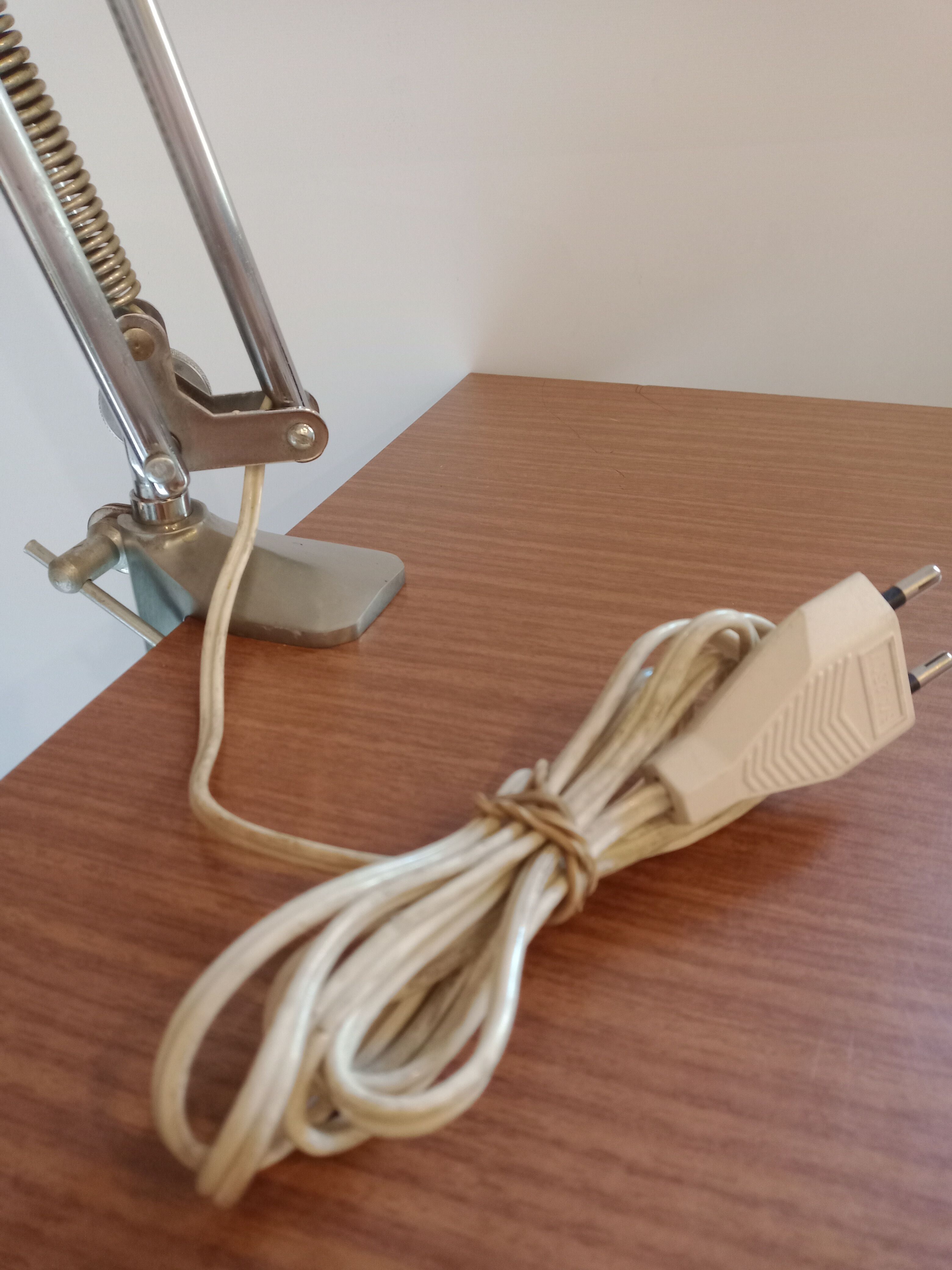 Articulated architect's lamp