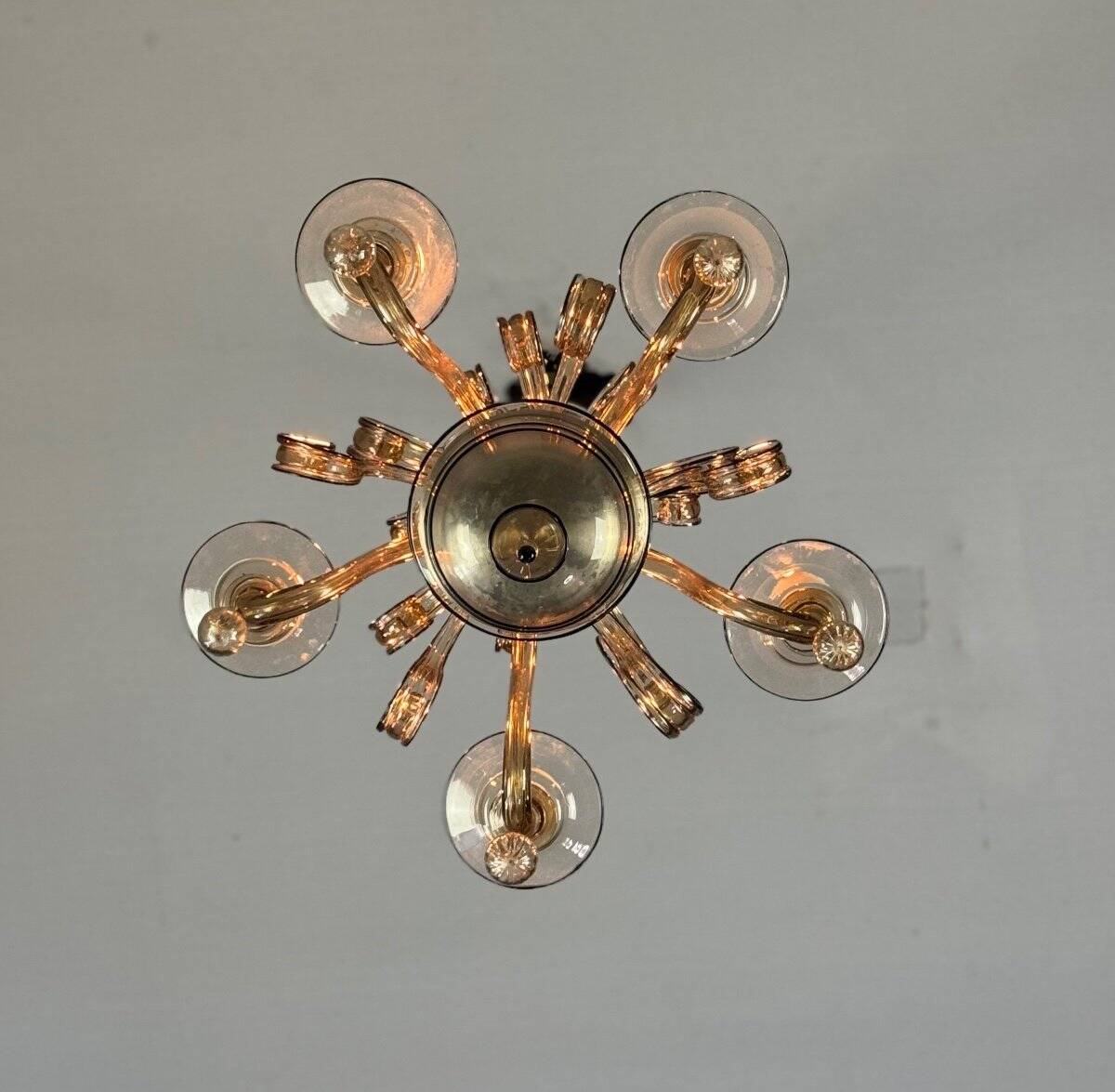 Venetian chandelier in golden Murano glass with a black border, circa 1950
