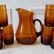 Ensemble composé d’un pichet et de 6 verres ambrés années 70