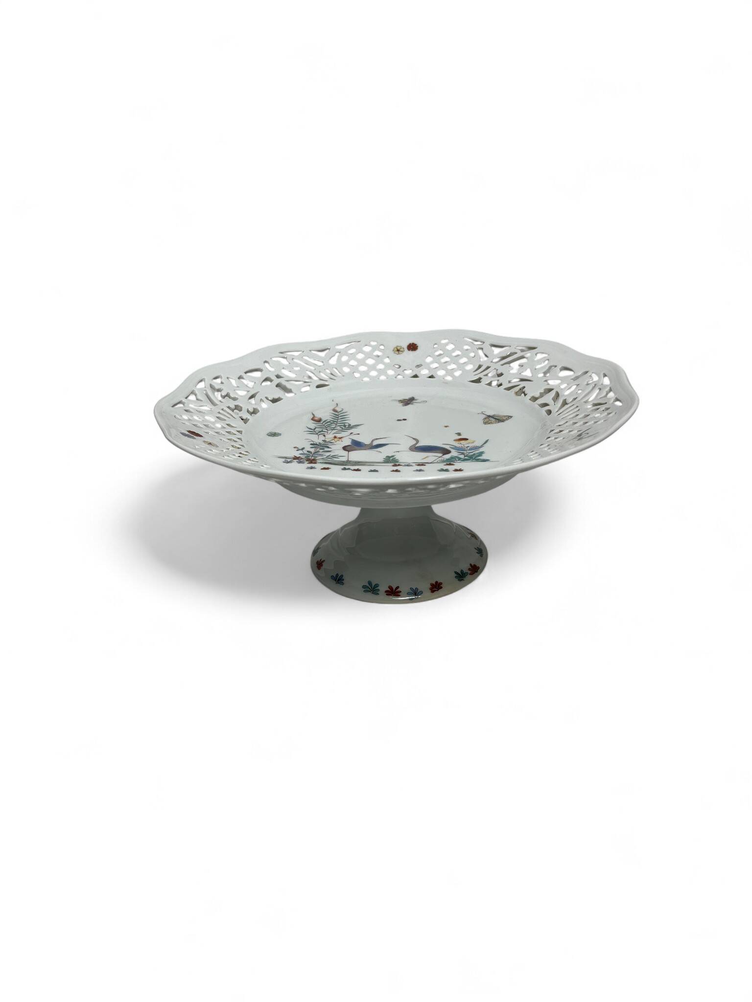 Chantilly, Kakiemon openwork porcelain footed bowl, early 20th century