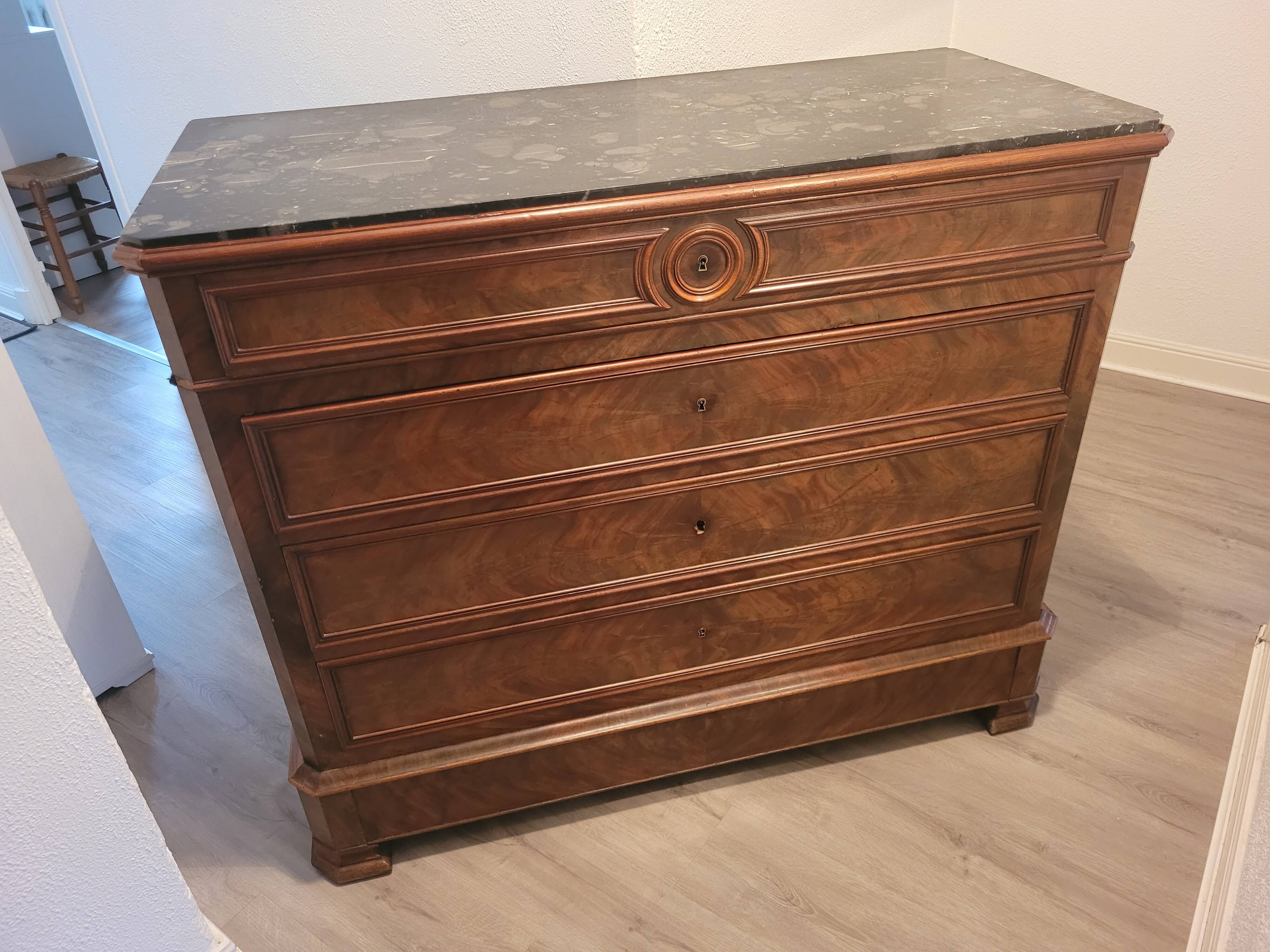 Chest of drawers, secretary