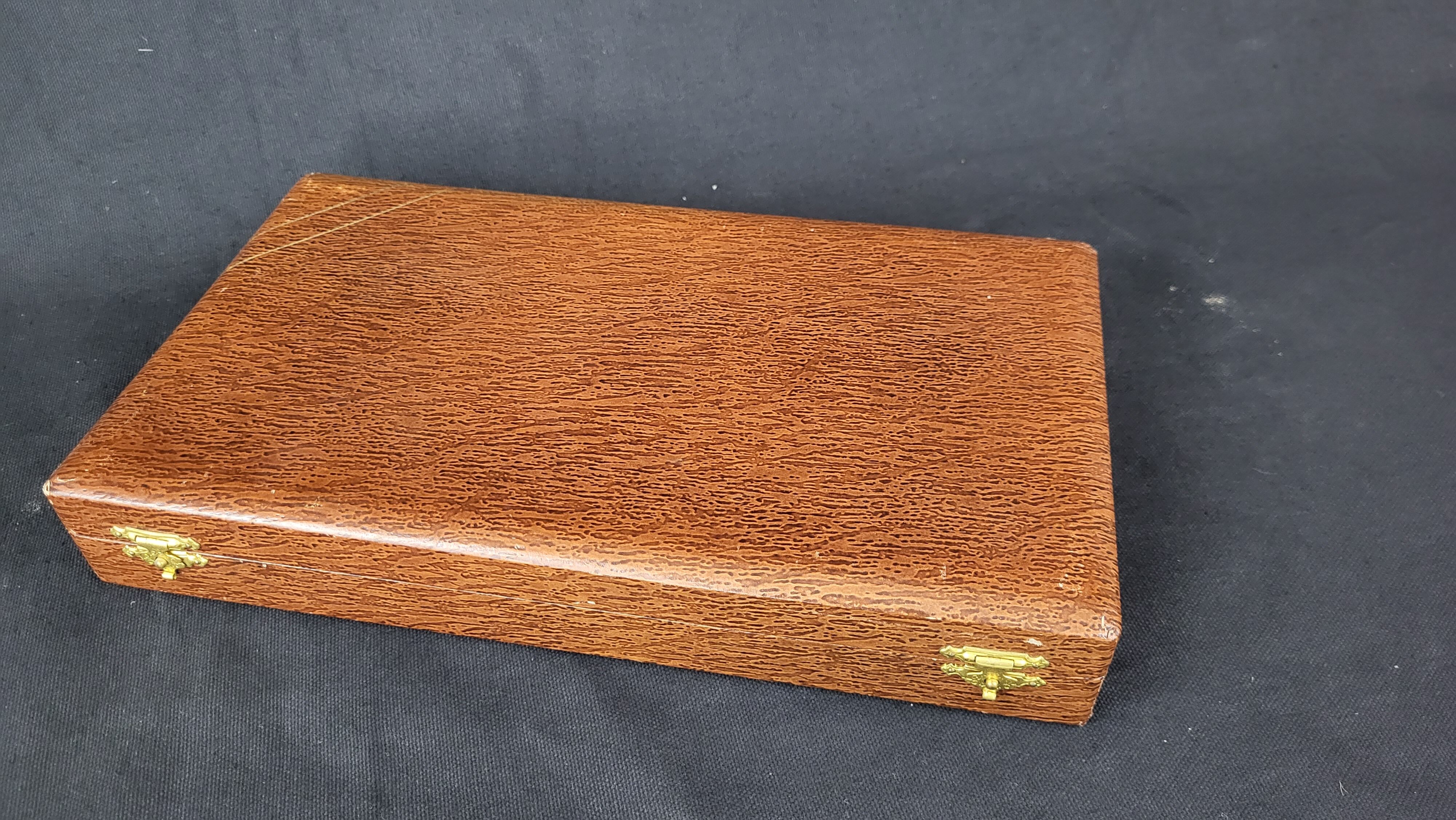 Set of 12 Bakelite stainless steel knives