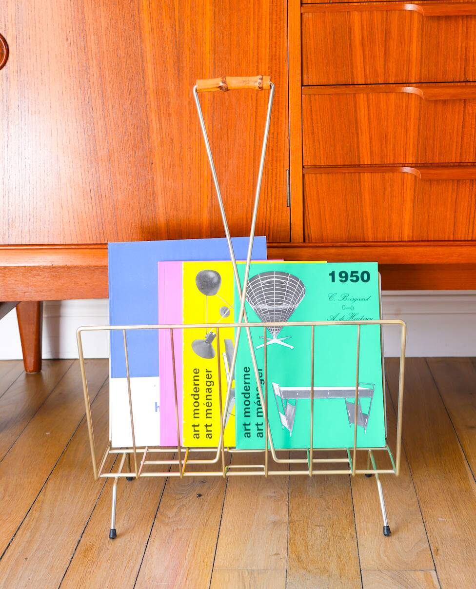 Magazine rack in gilded brass and bamboo handle, 1950