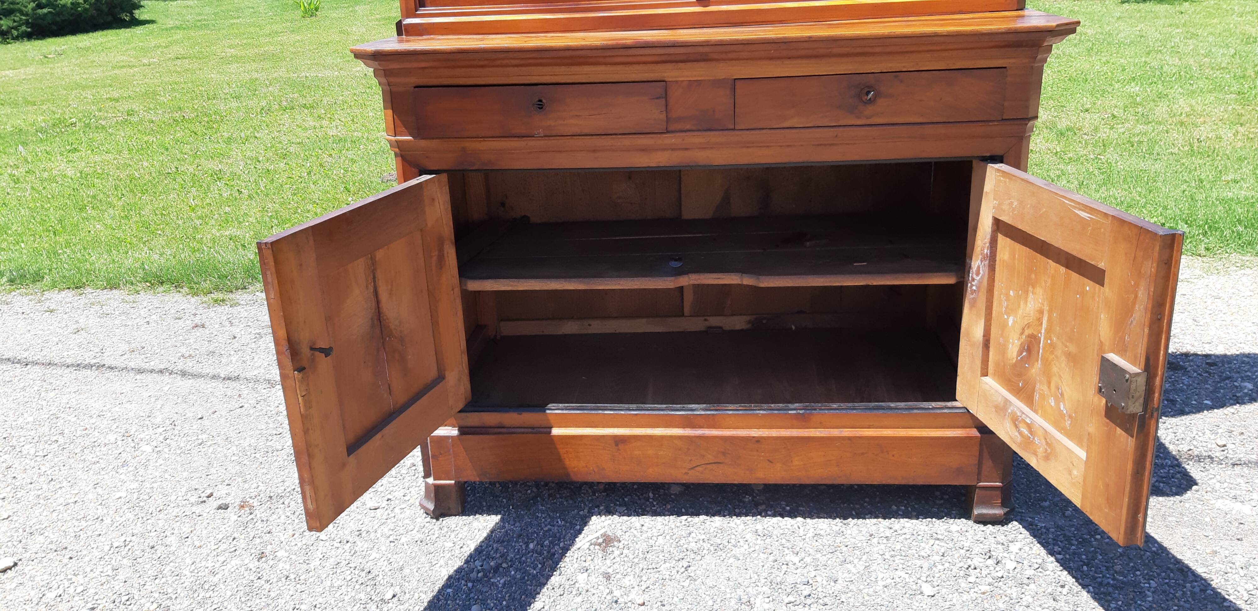 Showcase Walnut 19th