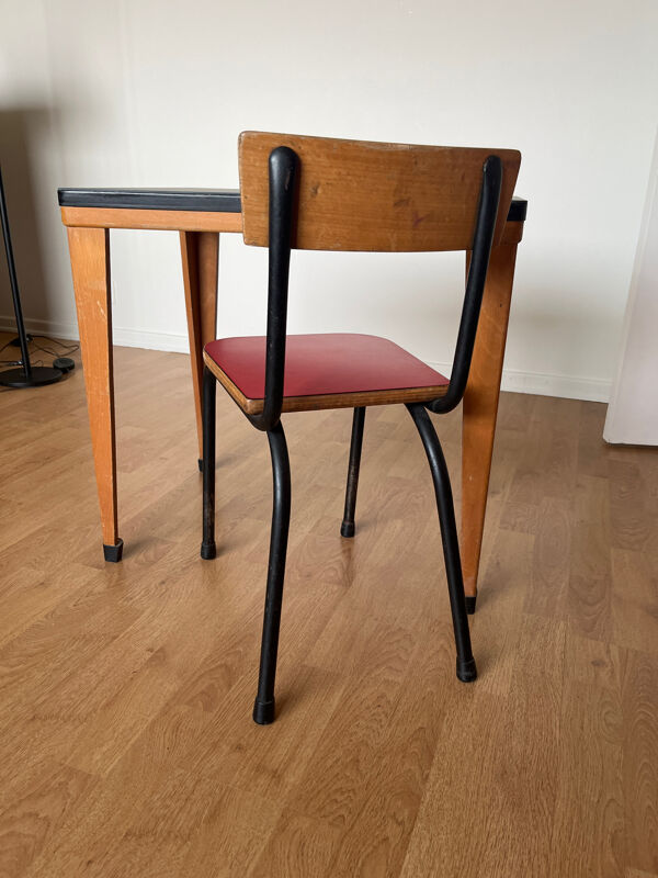 Bureau d’enfant vintage années 60 avec chaise d’école