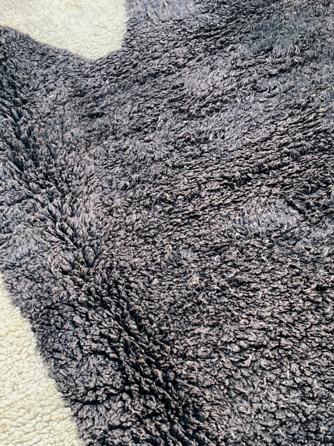 Ancient Berber rug in ecru and black violet, 100% pure virgin wool.