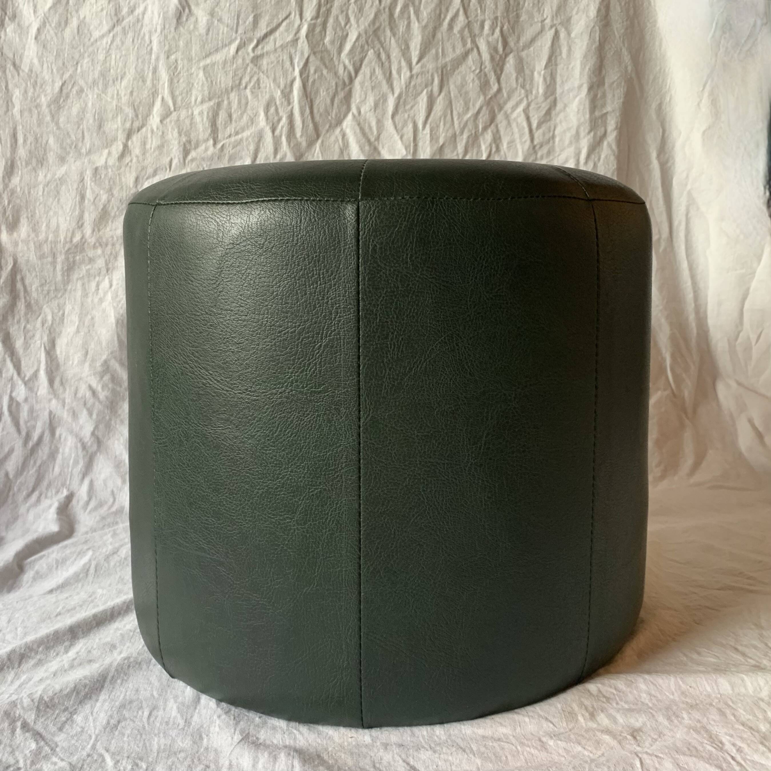 Pouf vintage rond en Skaï vert