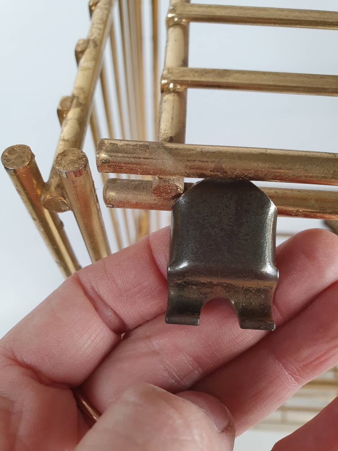 Modular gold metal wire shelf