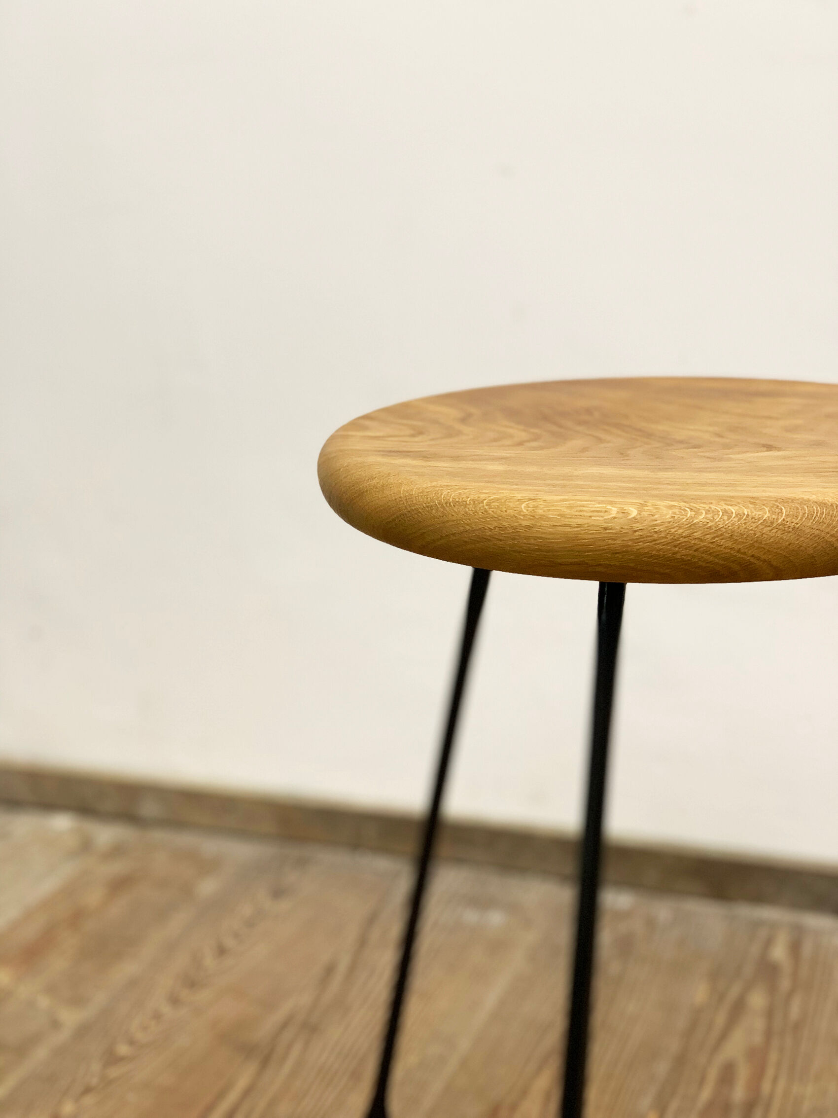 Bar stool in steel and oak