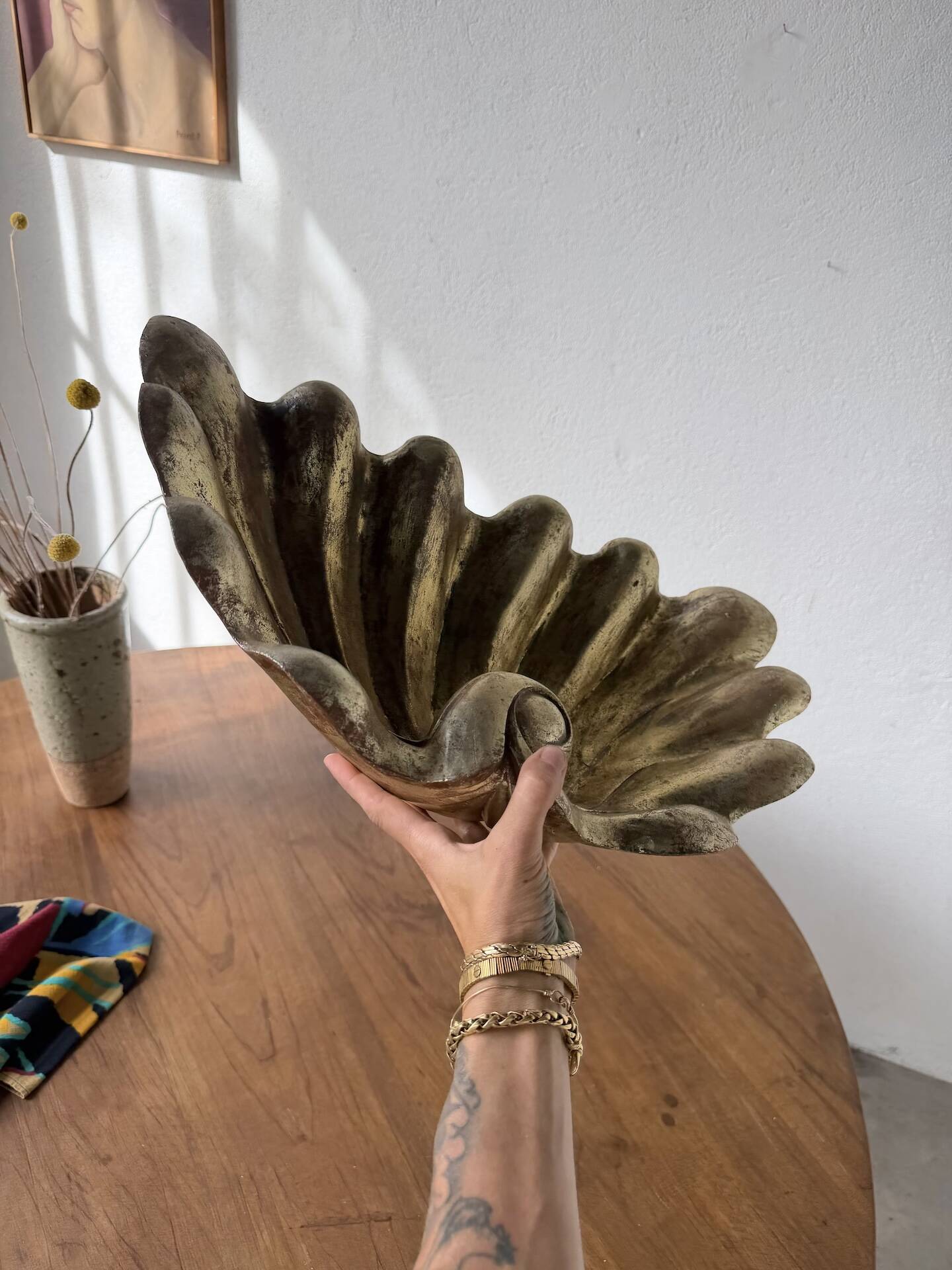 Immense wooden plate 1900 shell with golden patina