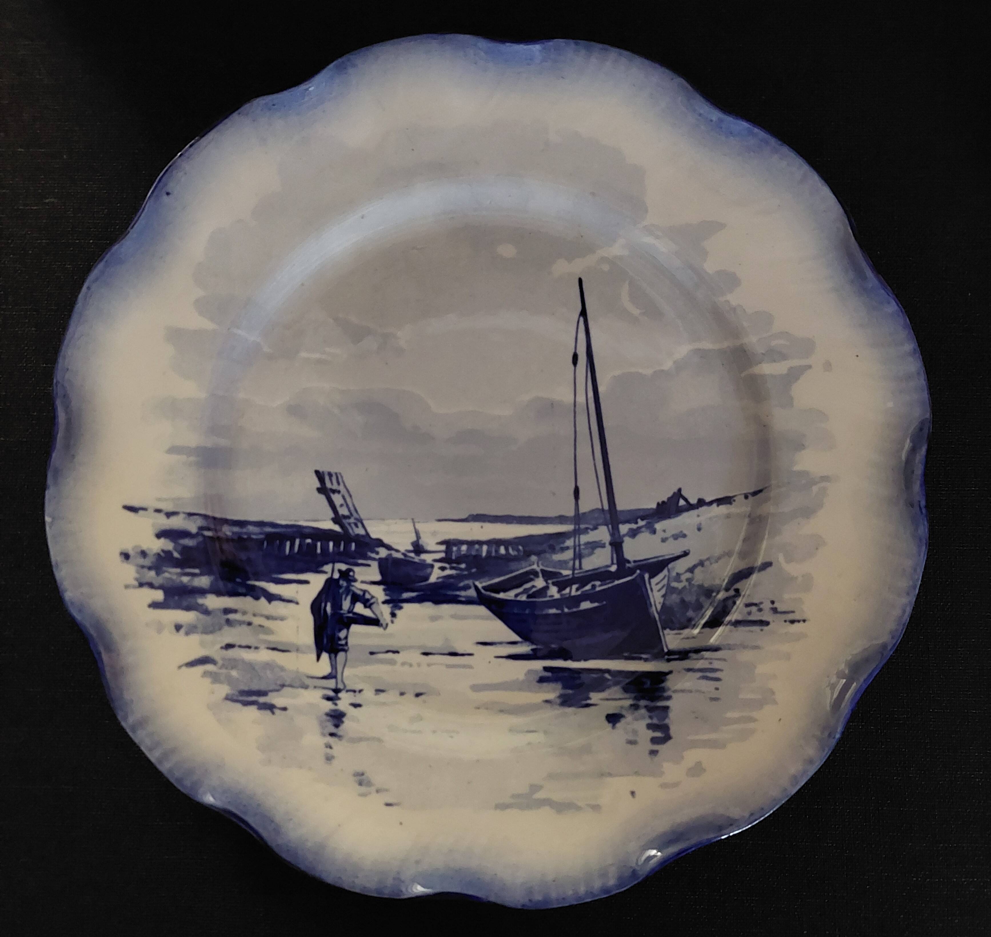 Sarreguemines earthenware plate with Marine decor late 19th century early 20th century