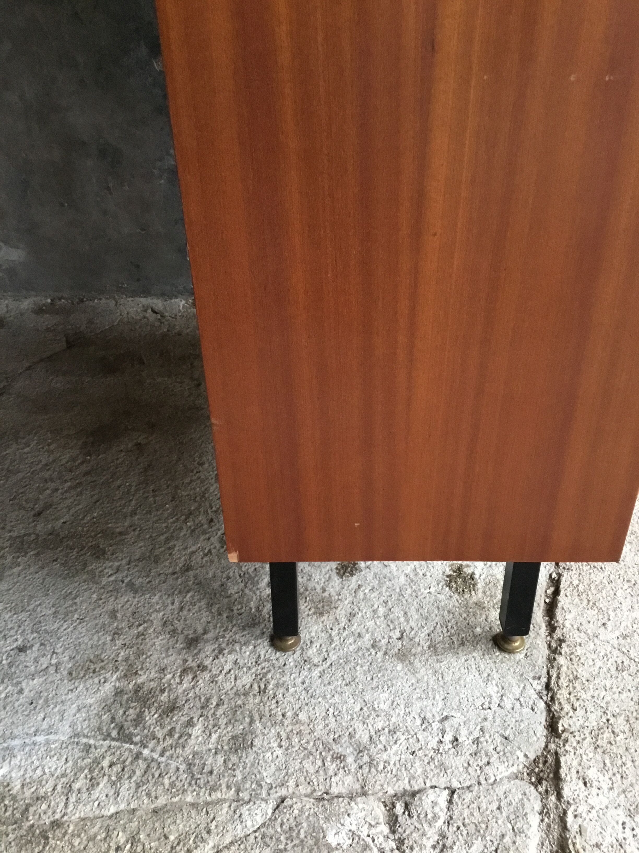 Vintage library showcase - metal feet - mahogany veneer - 1960