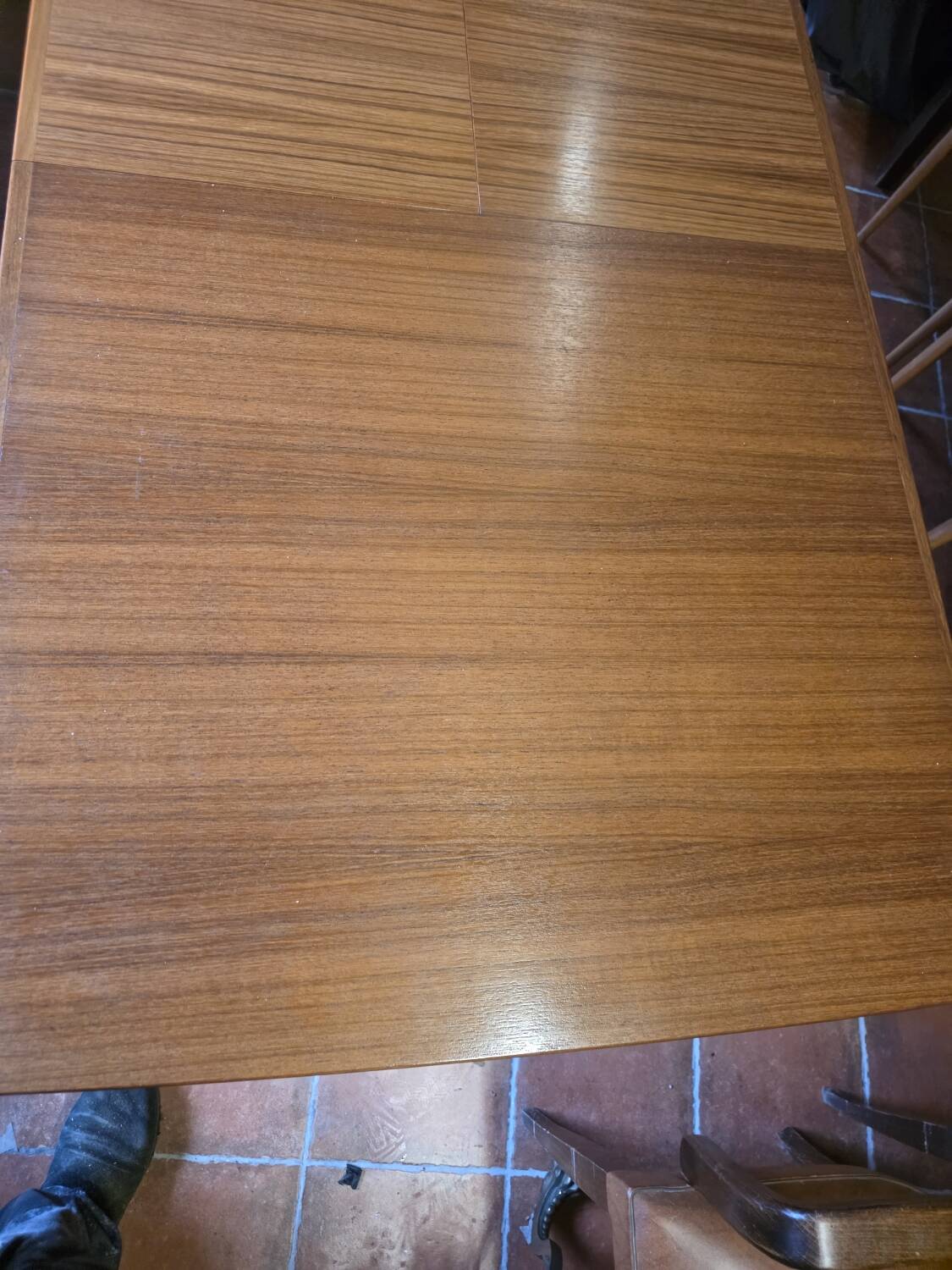 Table scandinave galbée extensible papillon en teck années 60