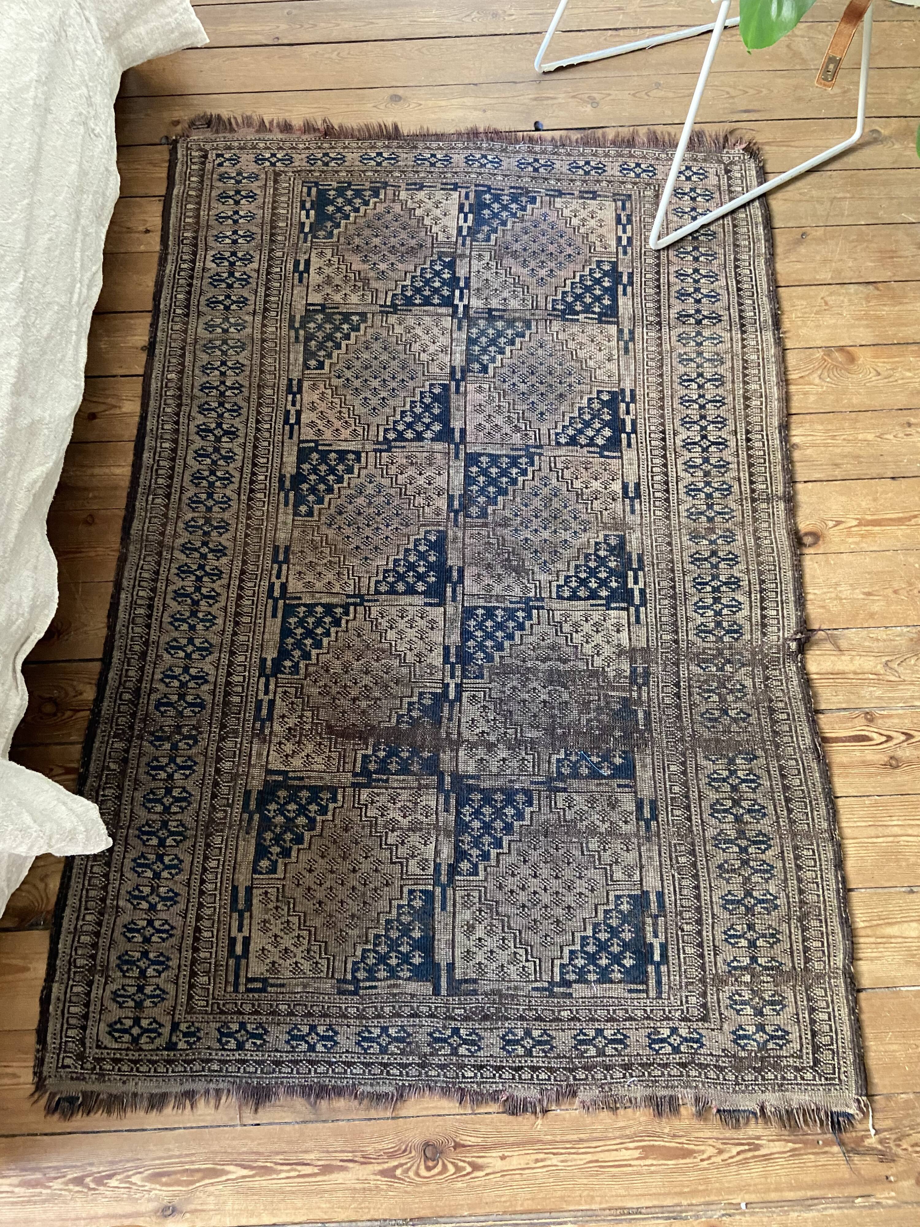 Ancient Persian carpet 150x100cm