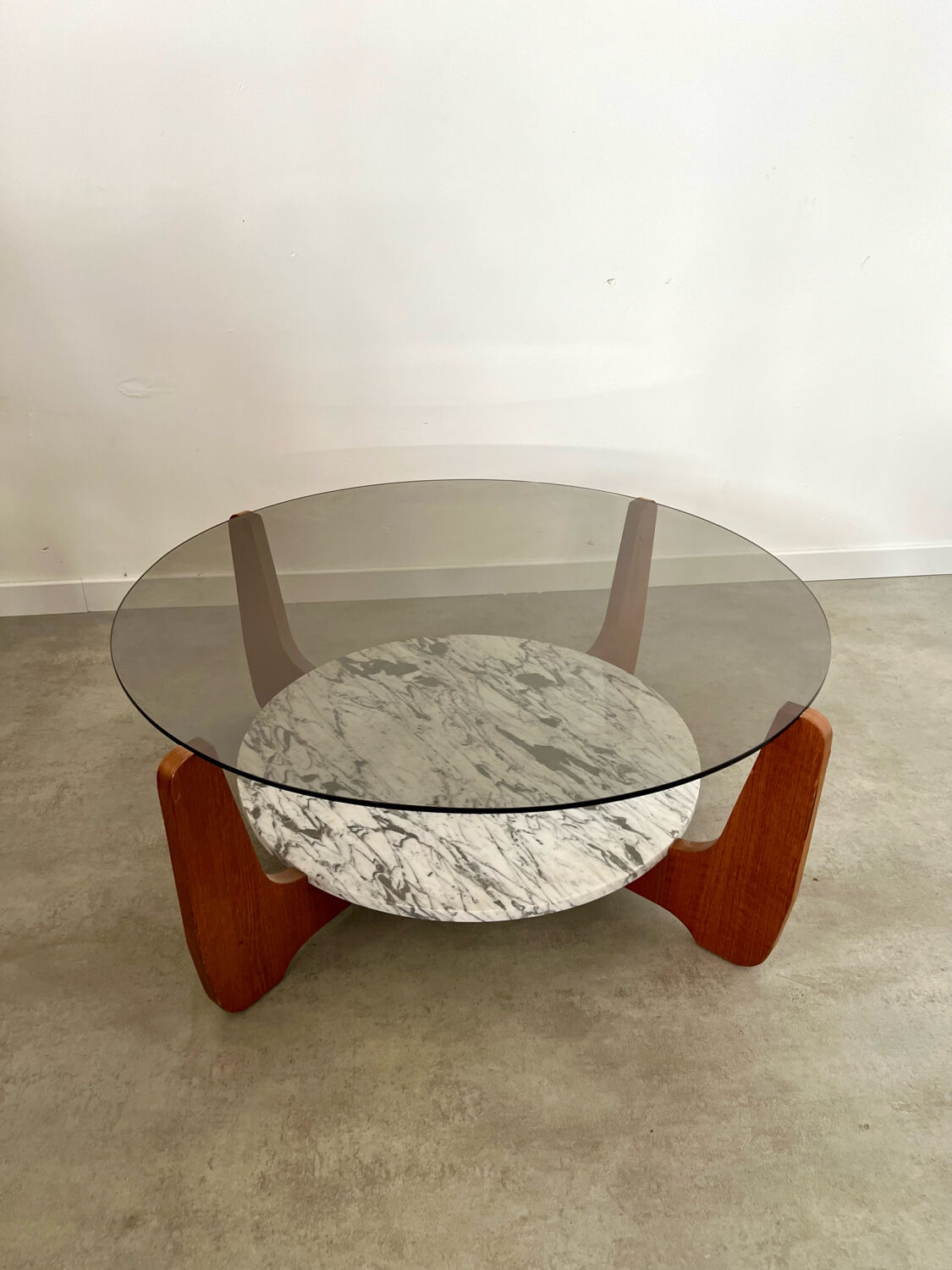 Ancienne table basse design Hugues Poignant vintage années 70 verre et marbre France