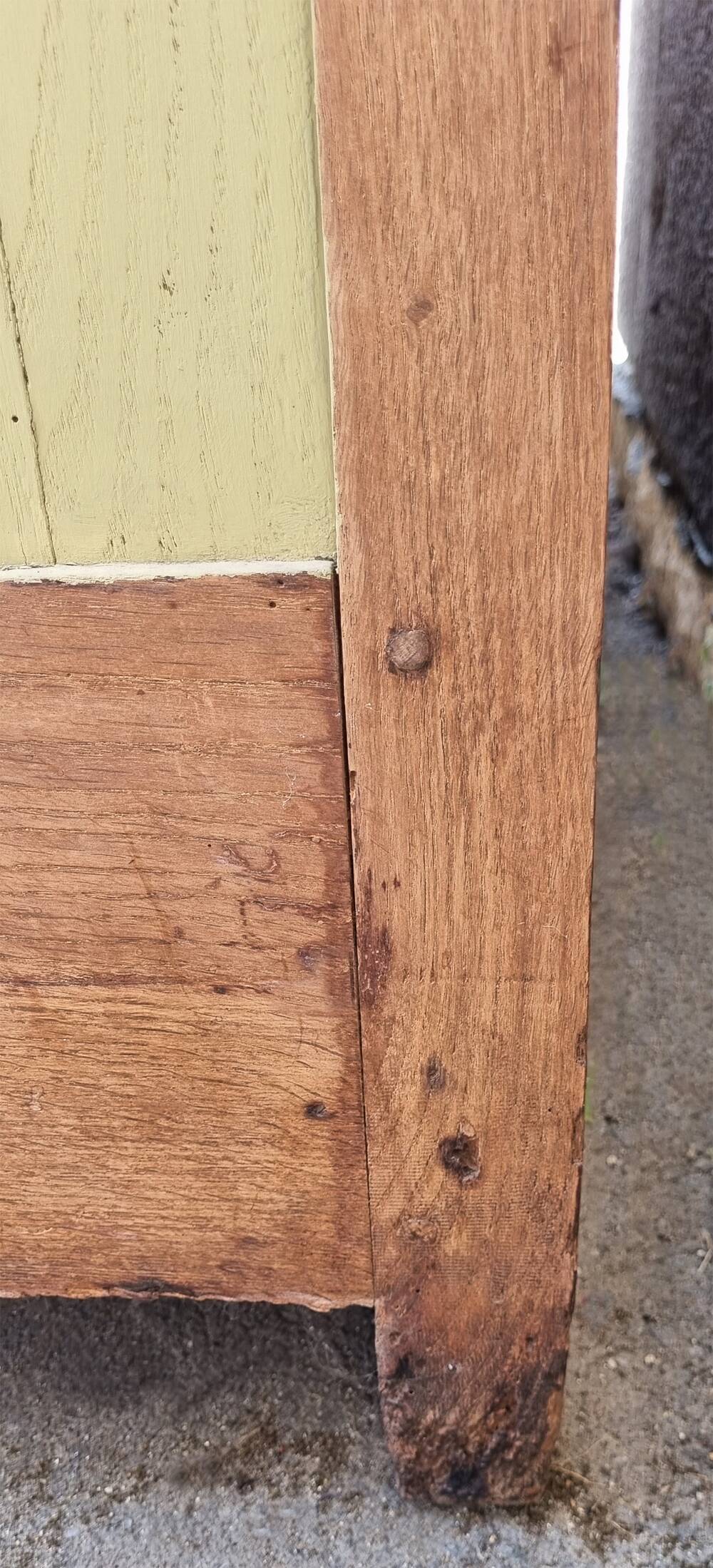 Low country sideboard, solid wood, stylized, late 18th century.