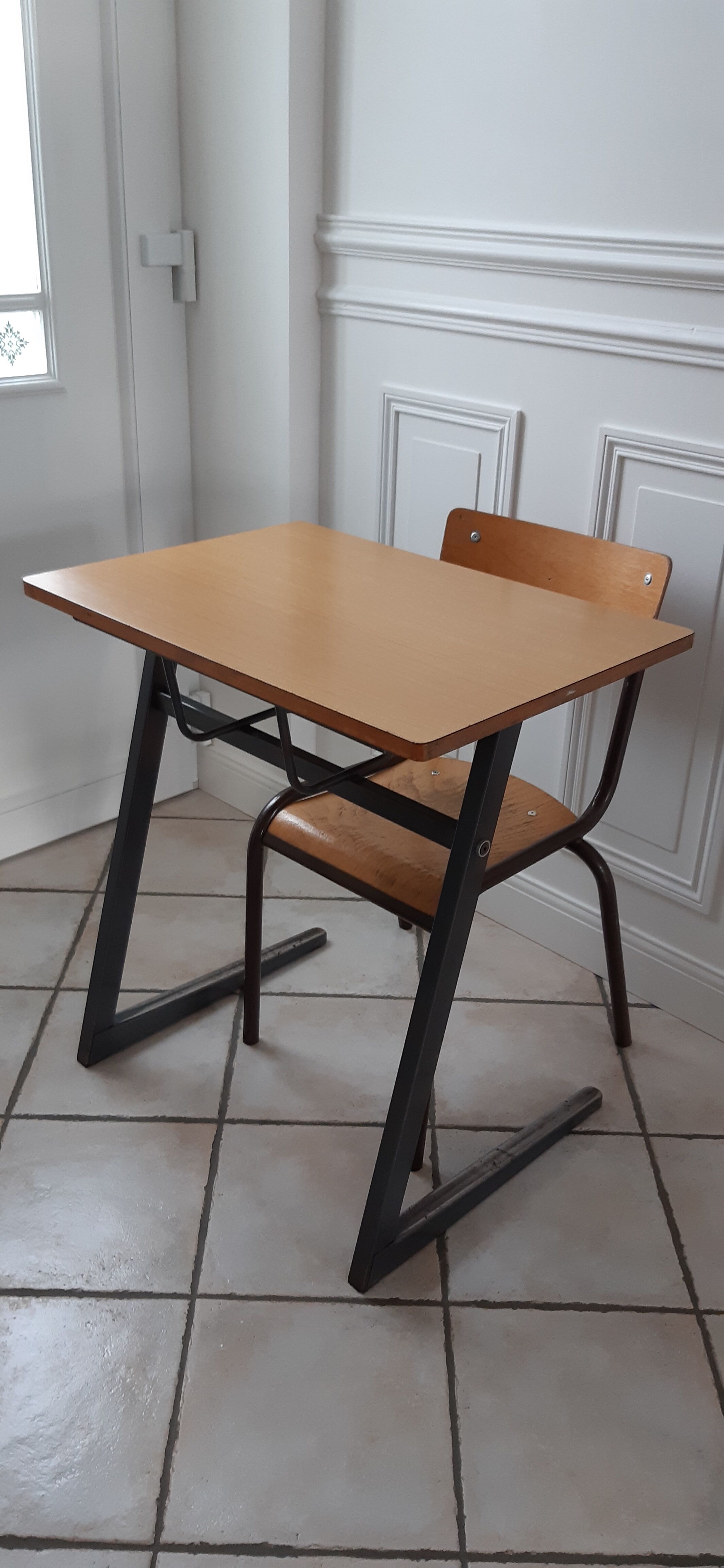 Desk and chair in school formica 60s-70s