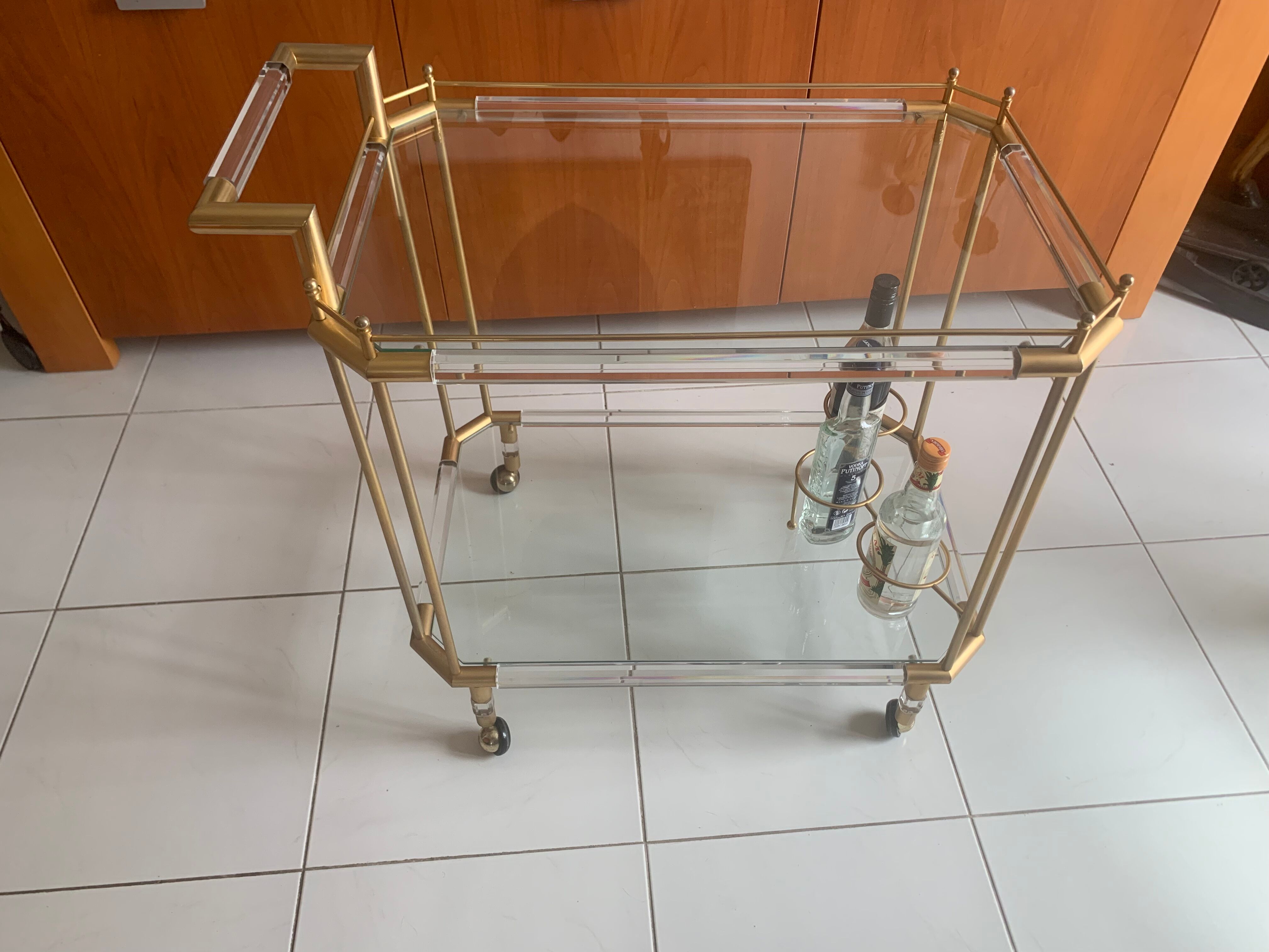Desserte design en plexiglass et verre