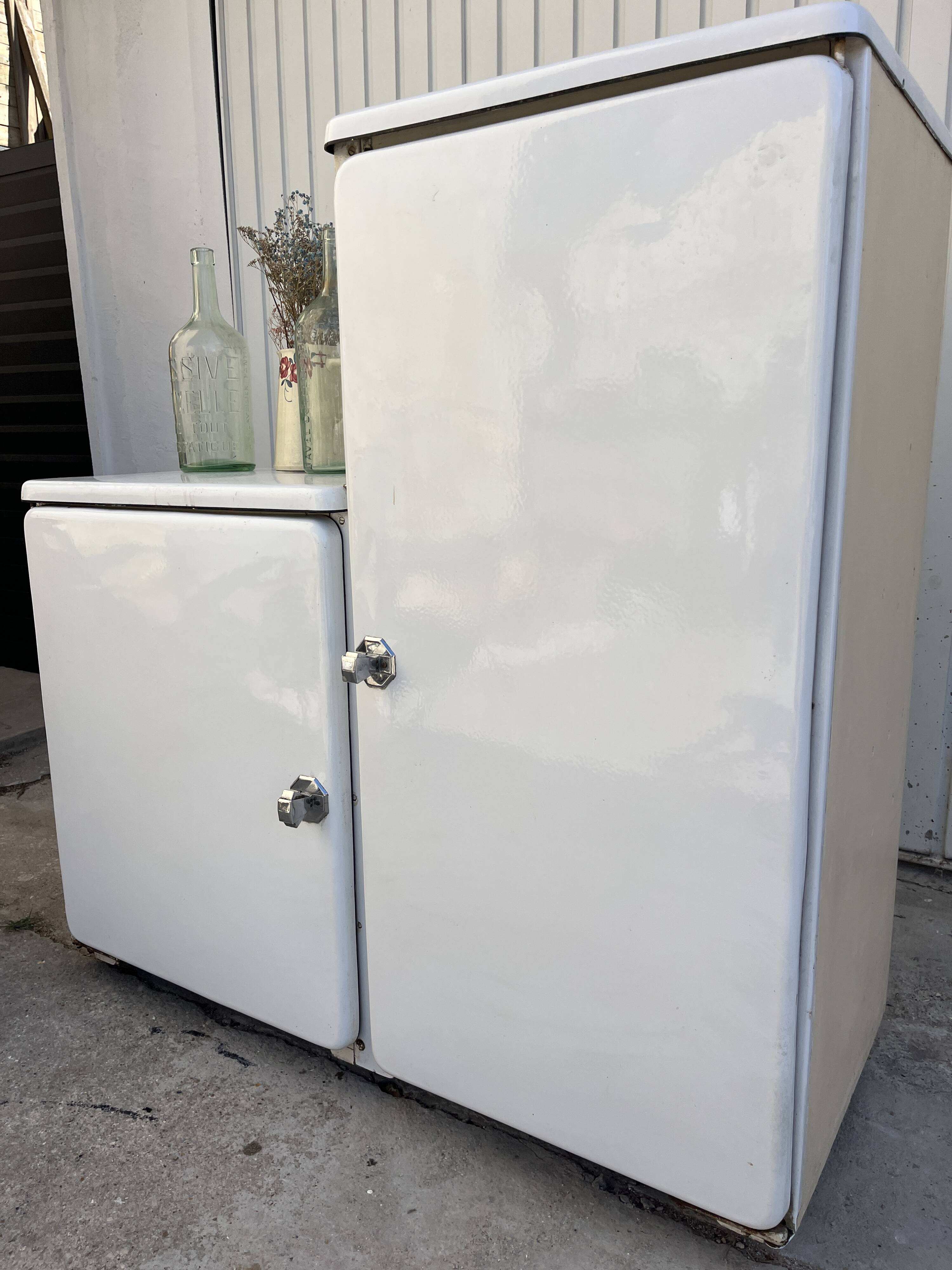 Armoire asymétrique tôle emaillee
