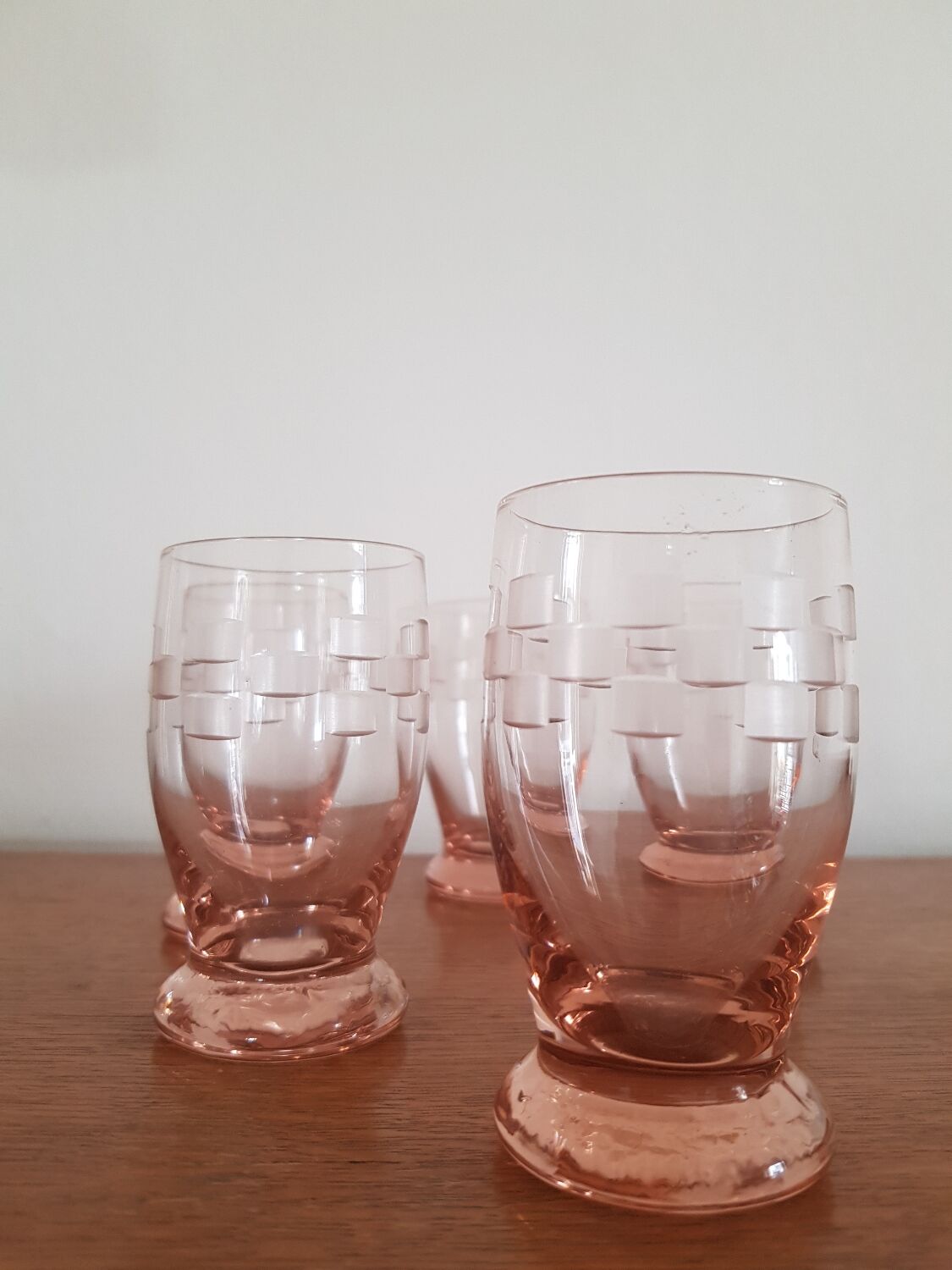 Set of 5 pink glasses
