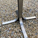 Adjustable round table in steel and glass