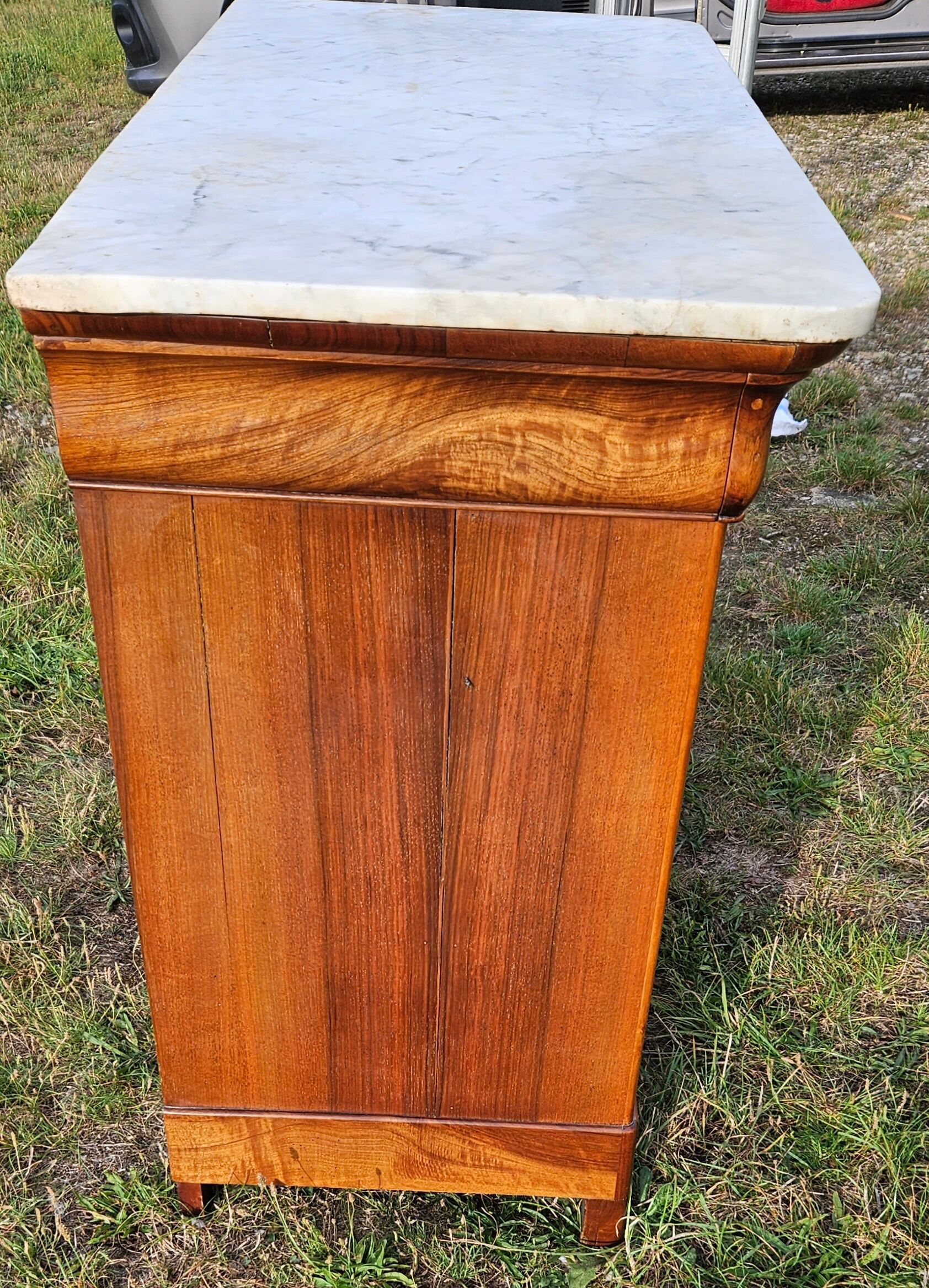 5-drawer chest of drawers with white marble top