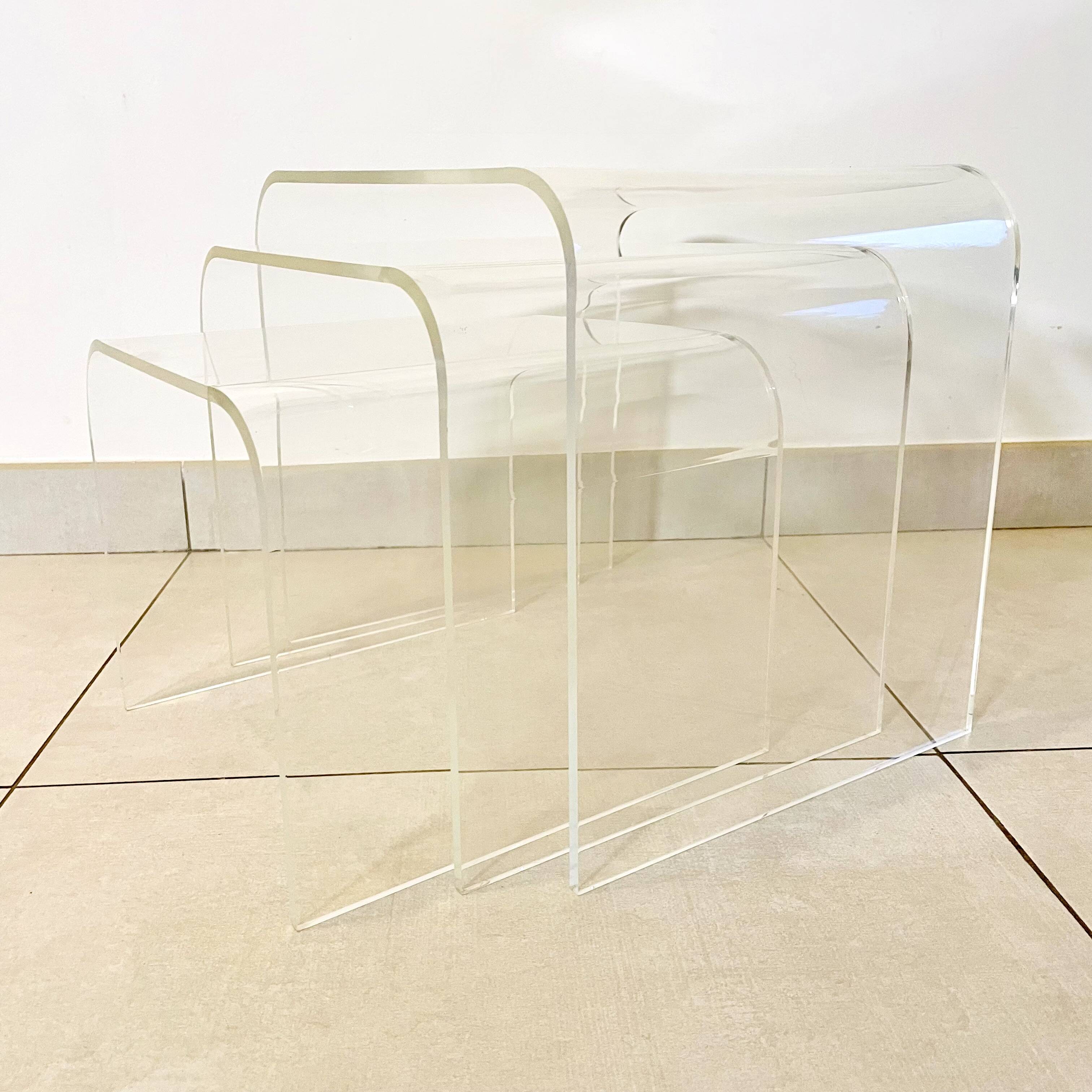 Nesting tables in transparent plexiglass – Design David Lange – 1970s