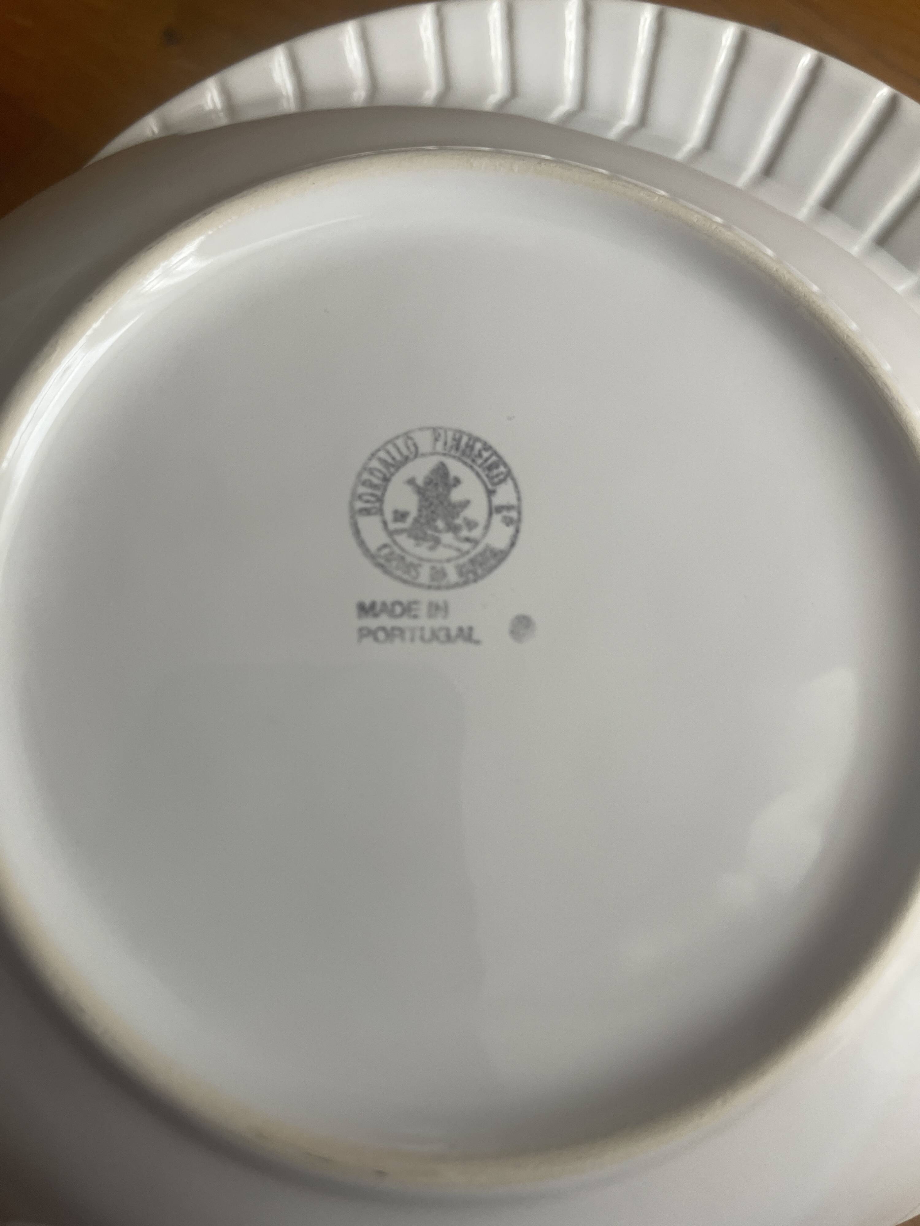 Elegant set of 6 dessert or starter plates in glazed earthenware.