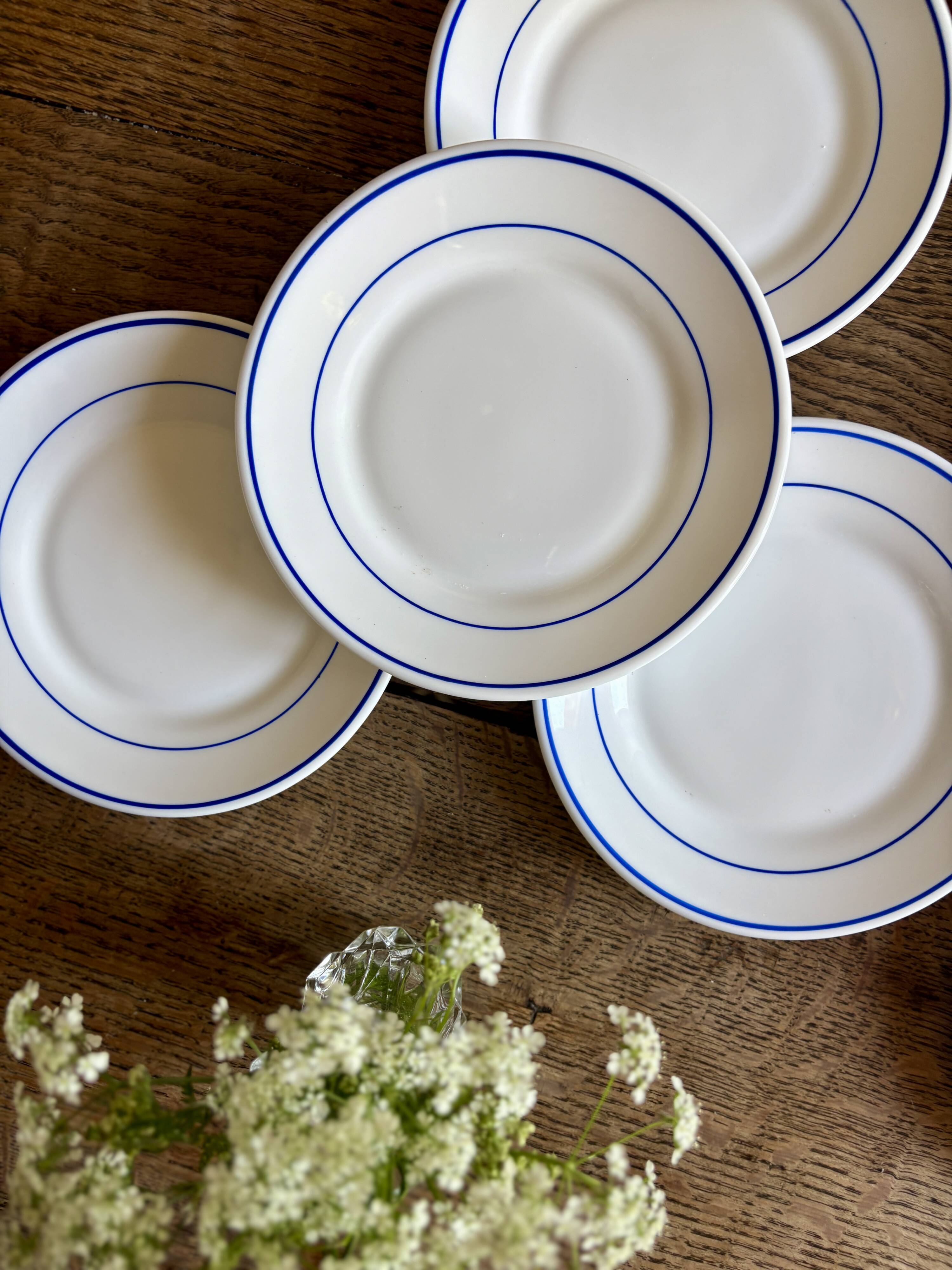 Set of 6 Arcoroc bread or dessert plates.