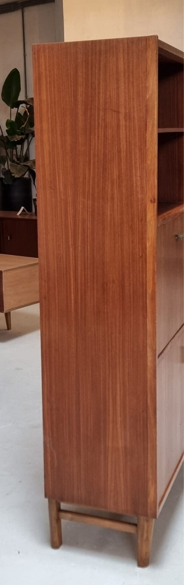 Highboard du milieu du siècle