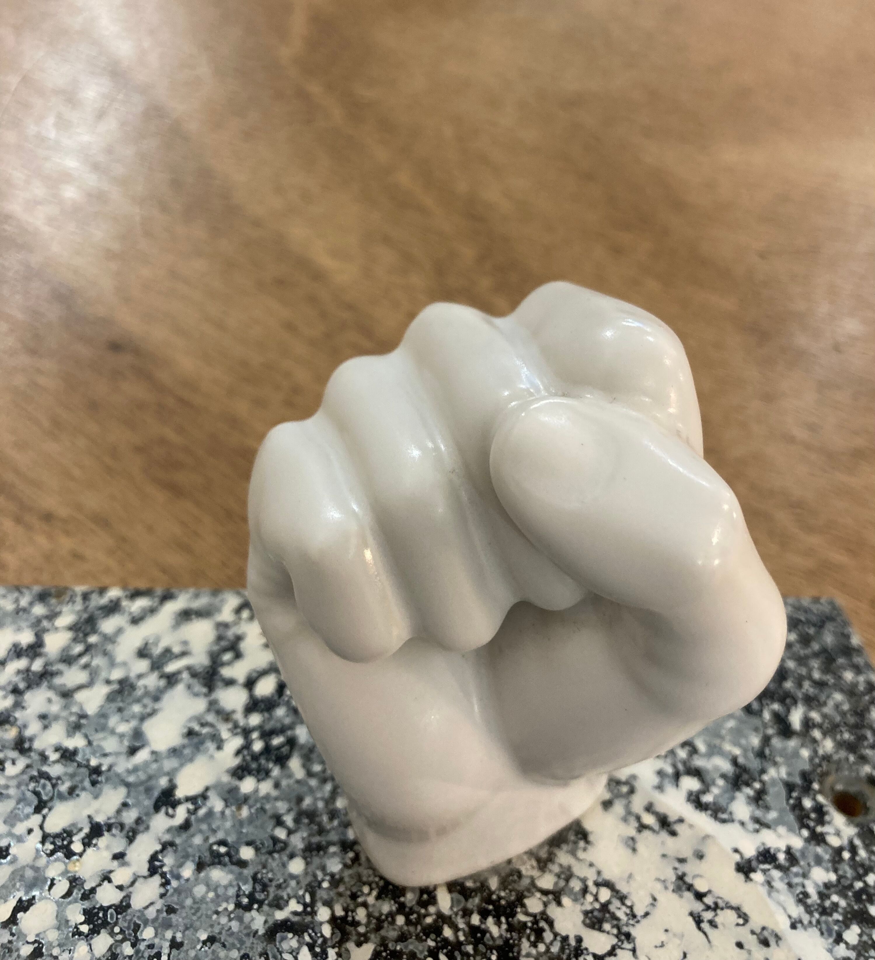 Hook 3 supports hand shape