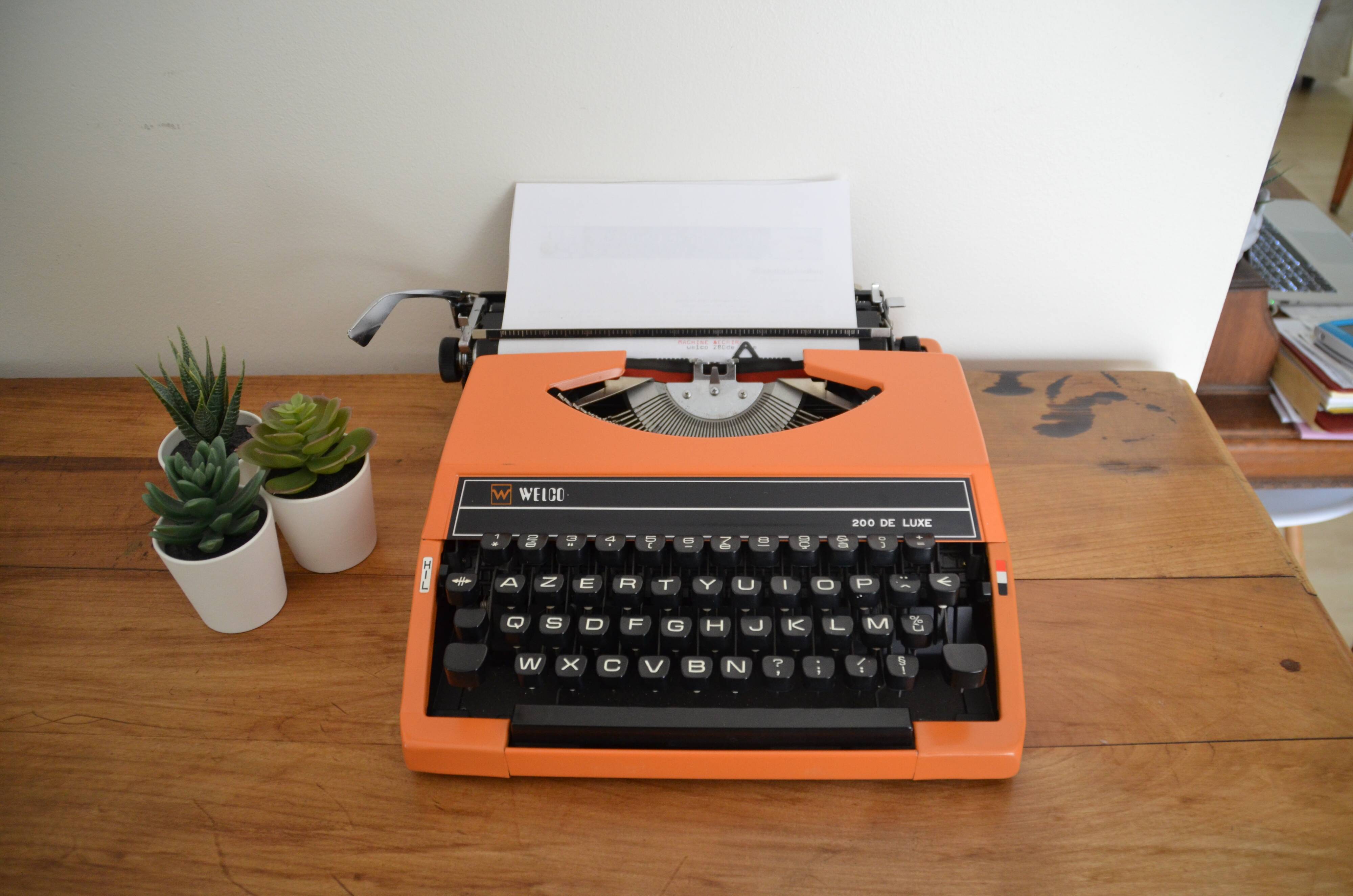 Welco functional 200 typewriter
