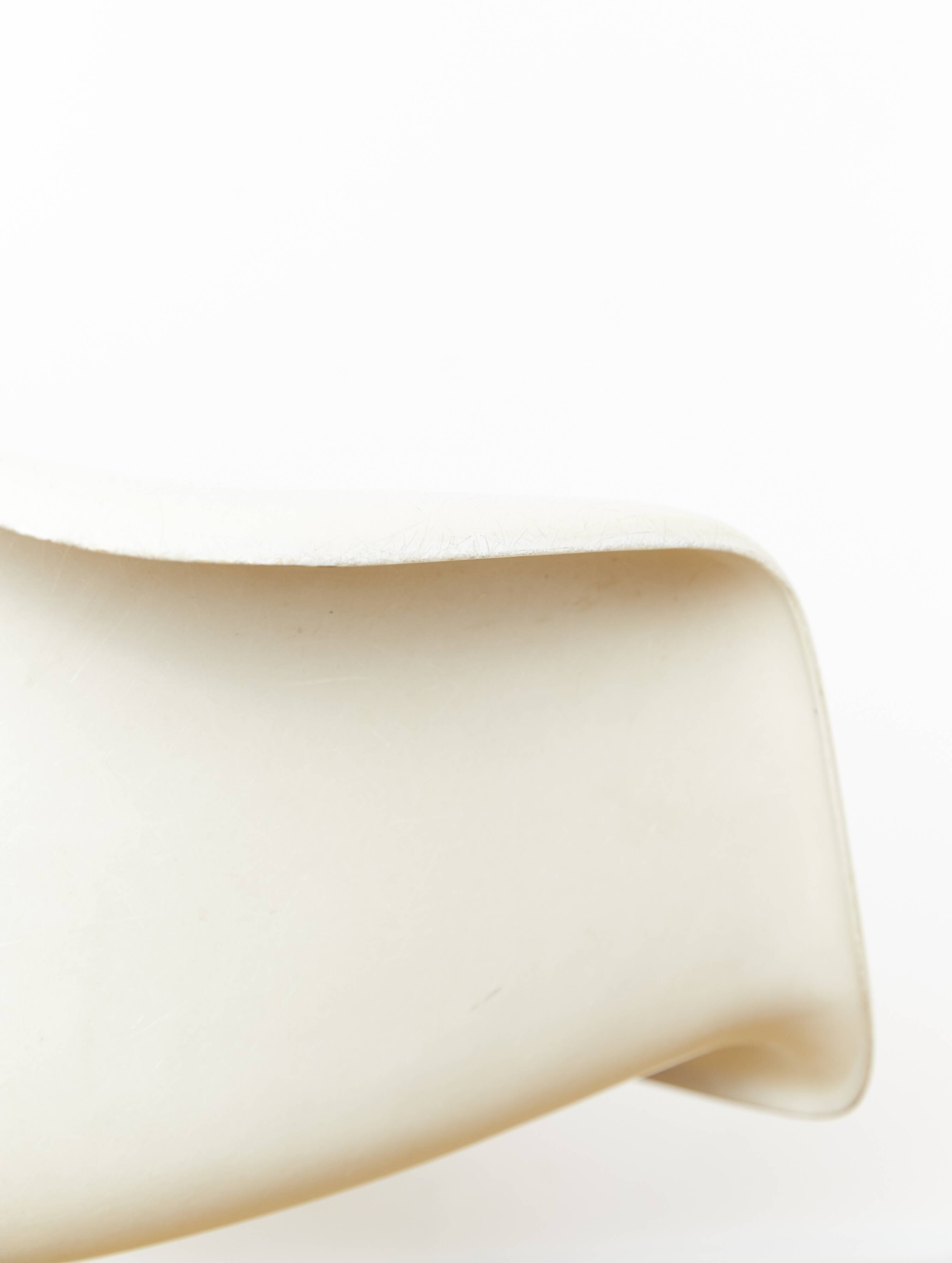Off-White La Fonda Fiberglas Chair by Charles & Ray Eames for Herman Miller
