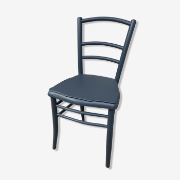 Chaise en bois bleu foncé