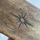 Tabouret bas ancien brodeuse en bois tourné