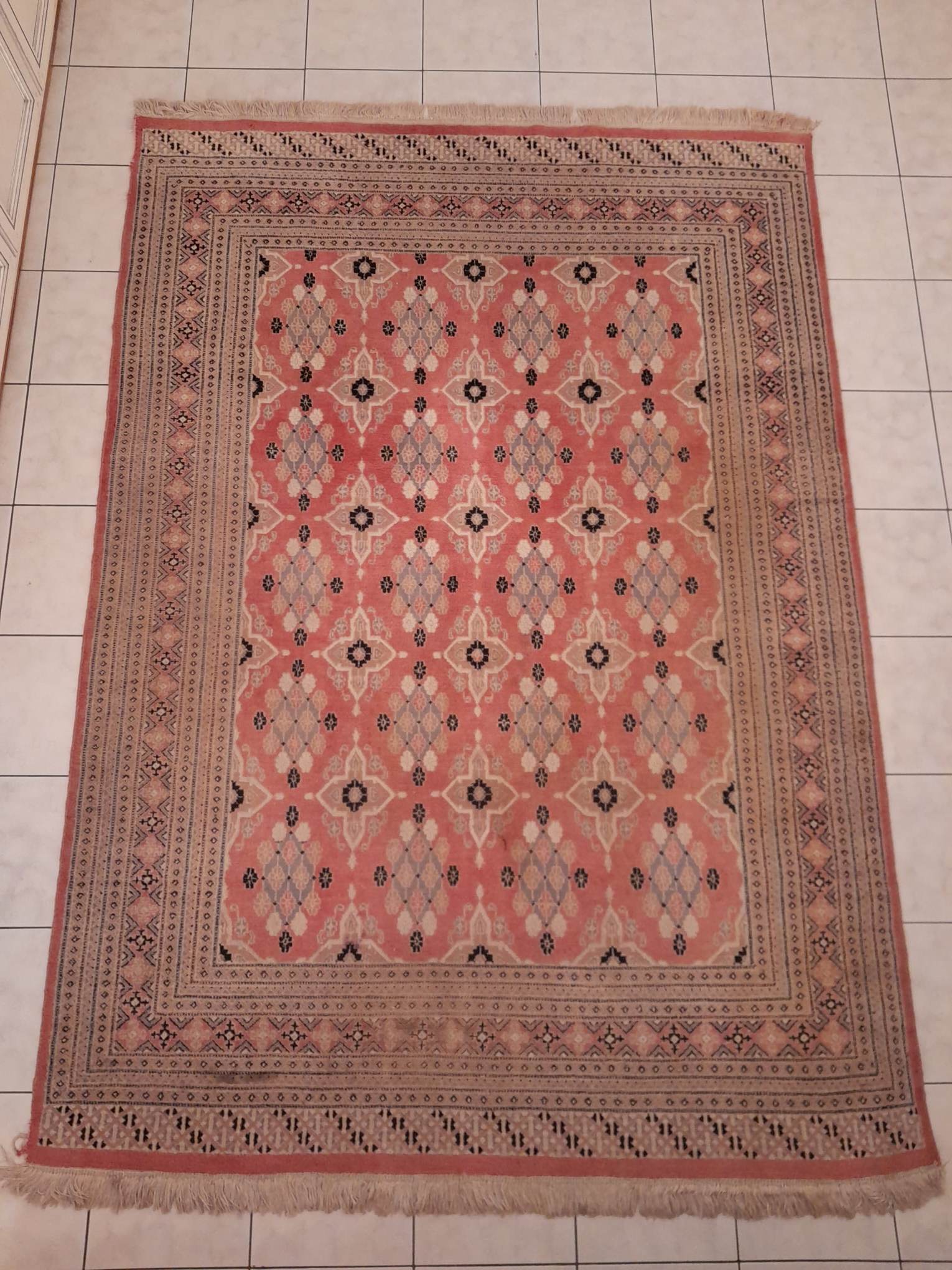 Handmade Pakistani rug 268x191cm