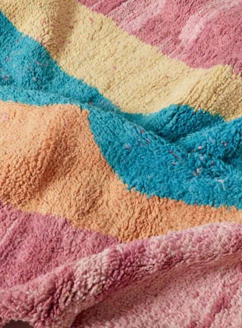 Traditional handmade Berber rug, size 200 x 250 cm
