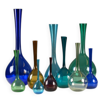 Arthur Percy pour Gullaskruf — ensemble de 10 vases bulbes en verre coloré
