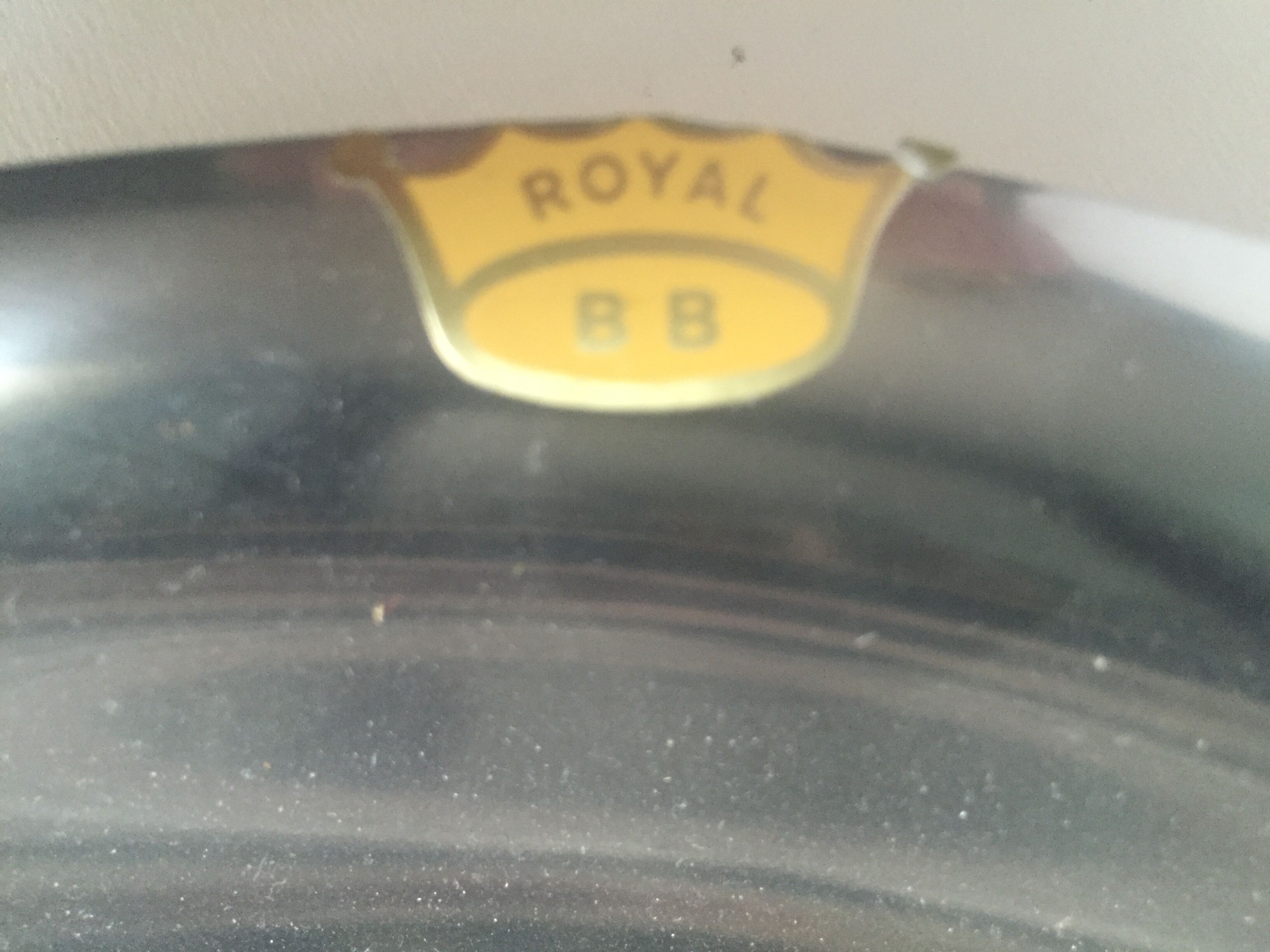 Oval dish in brushed metal