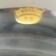 Oval dish in brushed metal