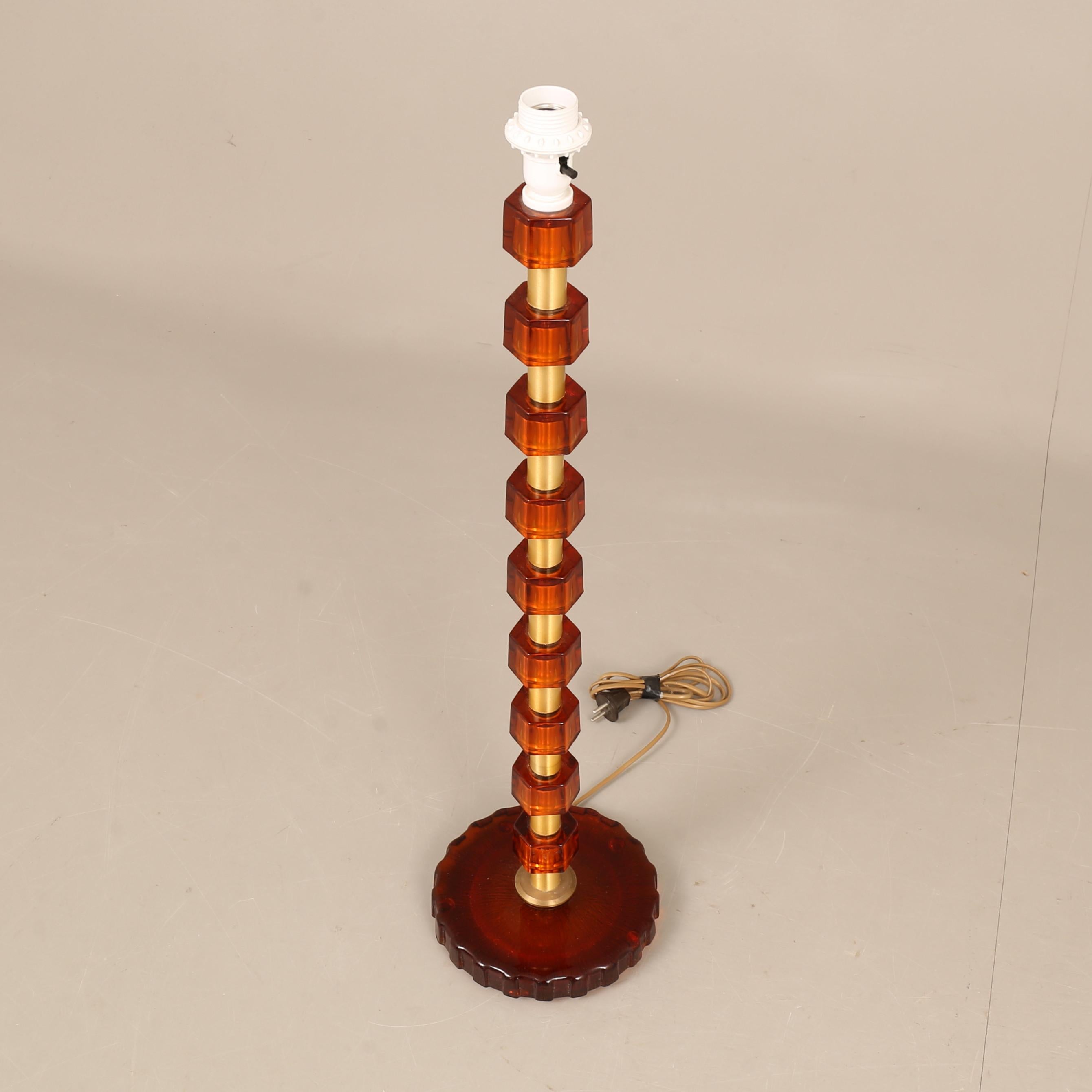 Lampe de Nybro Armaturfabrik Verre moulé clair et laiton Signée Suède 1960