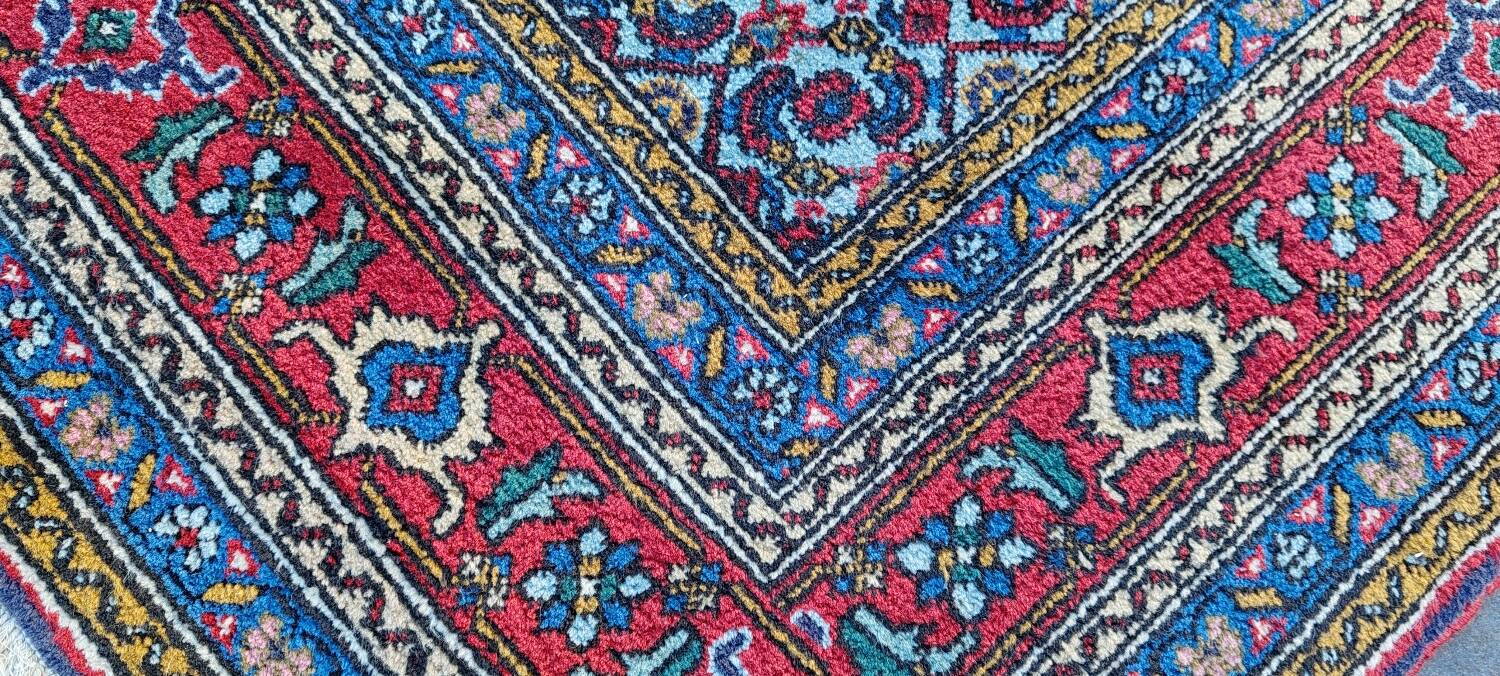 Large Oriental carpet Meshkin