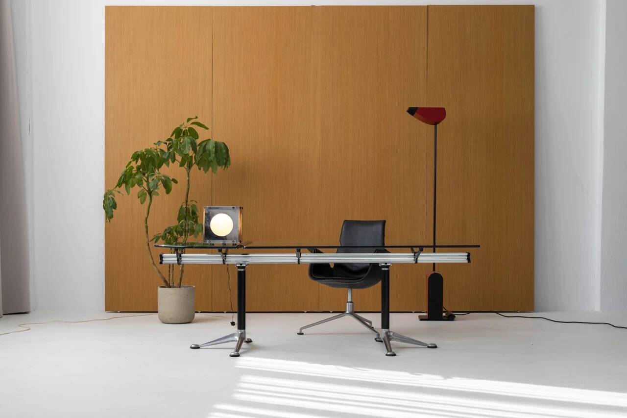 Le bureau emblématique Burdick Group de Bruce Burdick pour Herman Miller, années 1980.