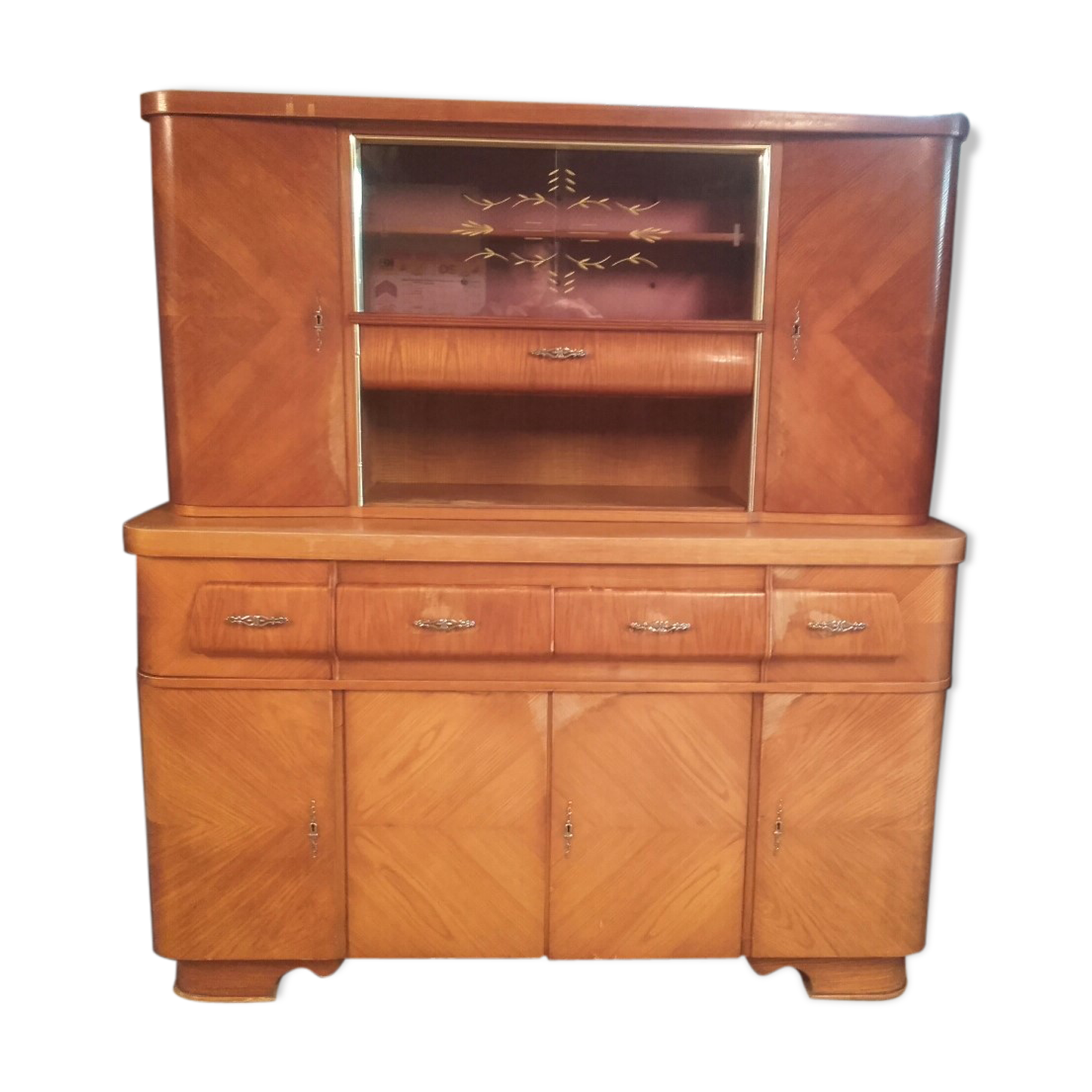 Buffet 50s with showcase