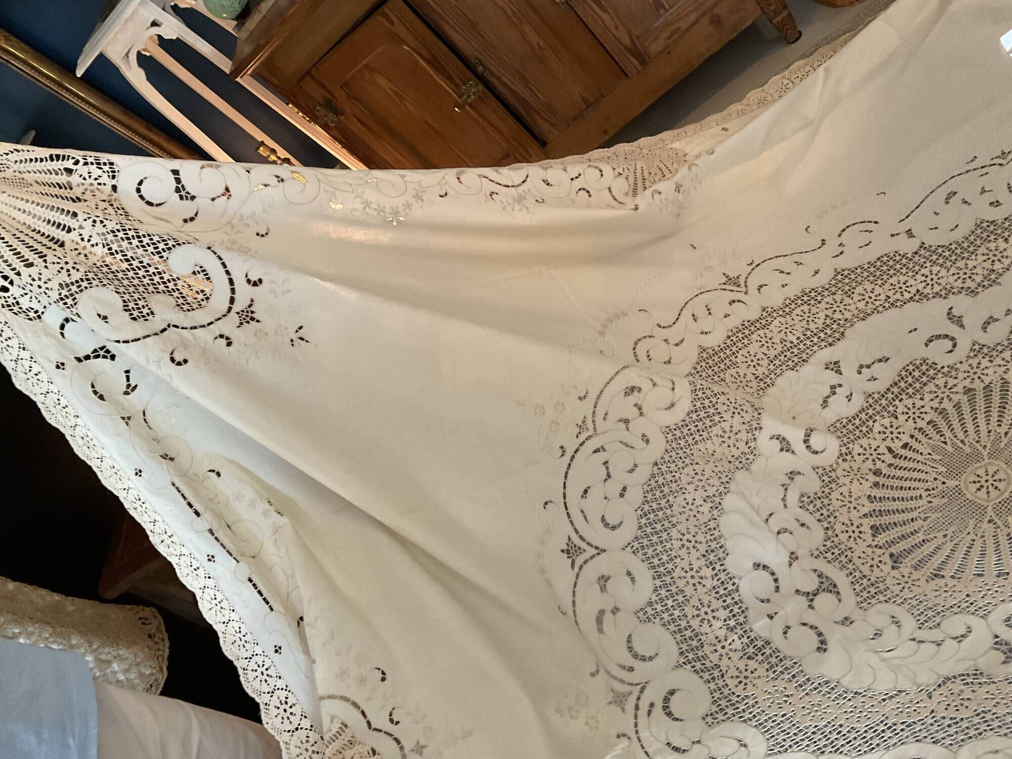 Richelieu embroidery tablecloth and crochet lace .268 x 237
