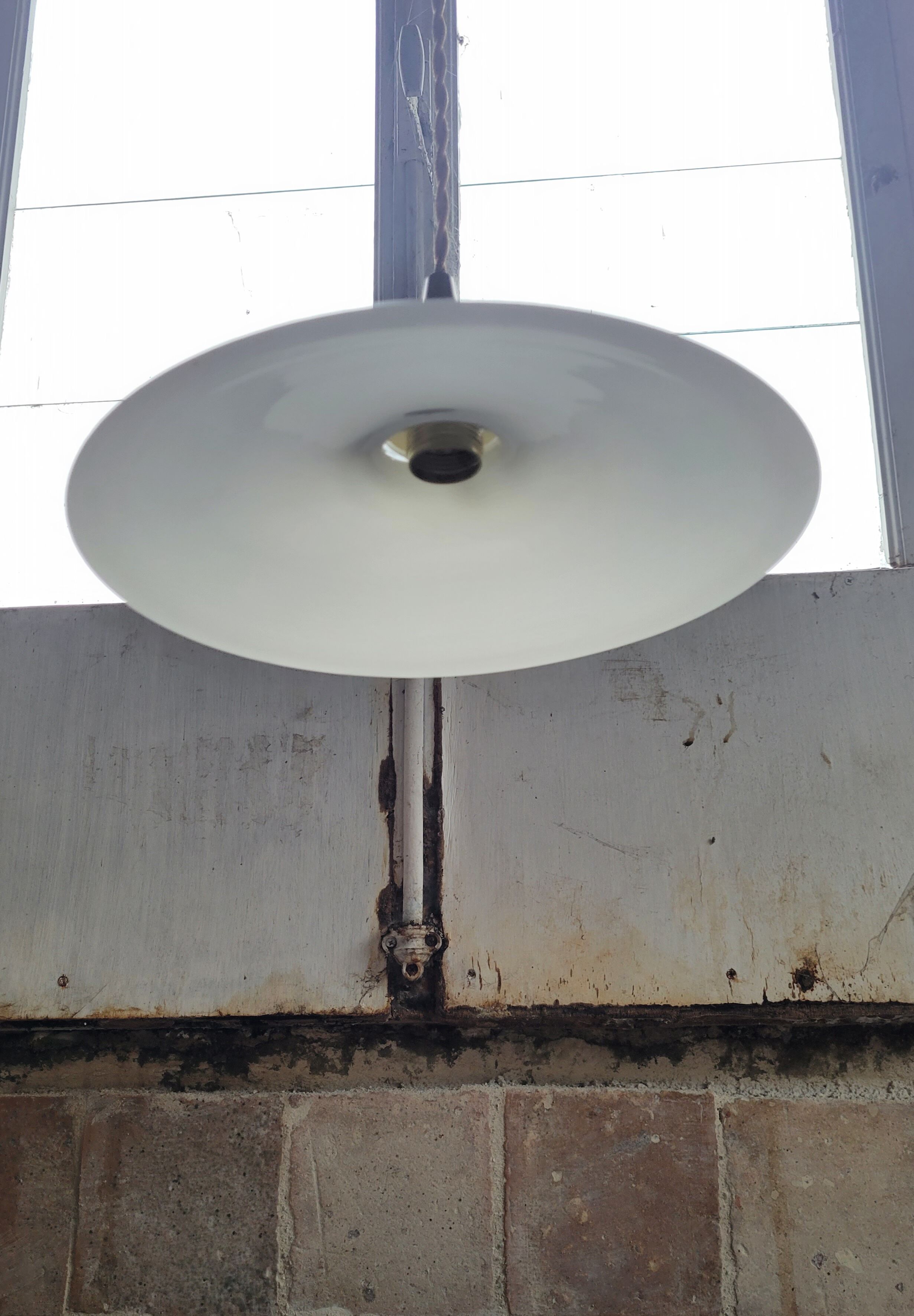 White opaline suspension