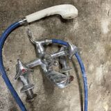 robinet de bain ancien vintage avec pommeau