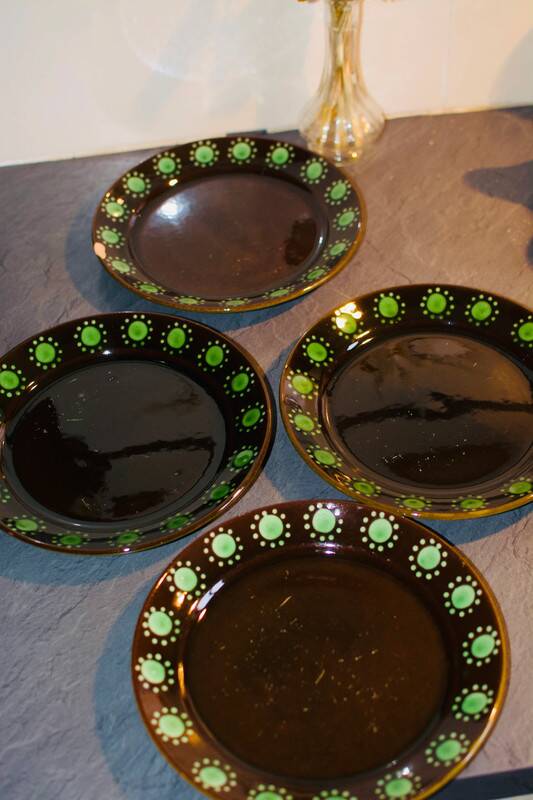Assiettes en céramique savoyarde vintage fondue