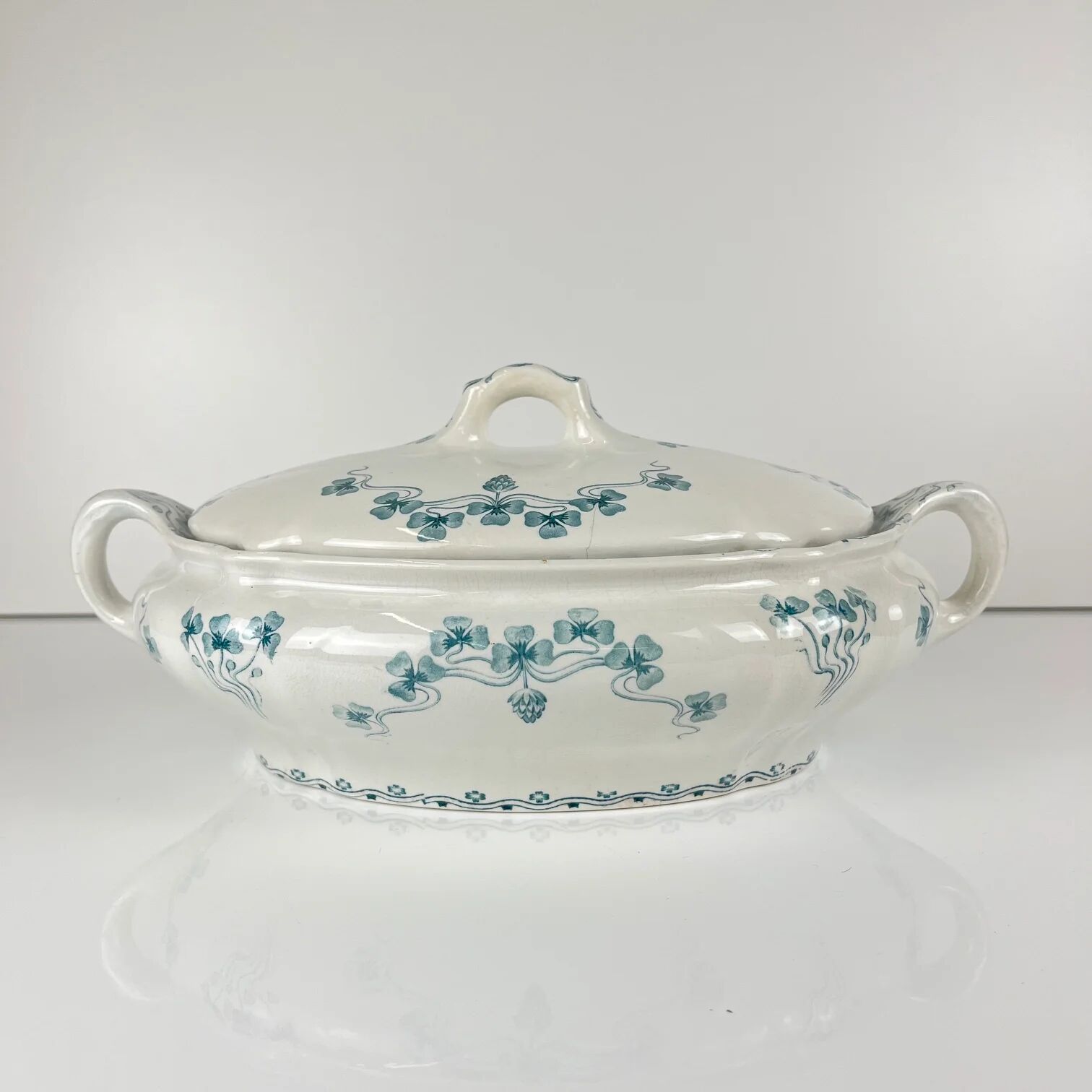 Vegetable dish Villeroy & Boch model "Clover - Klee", blue, 1890-1900
